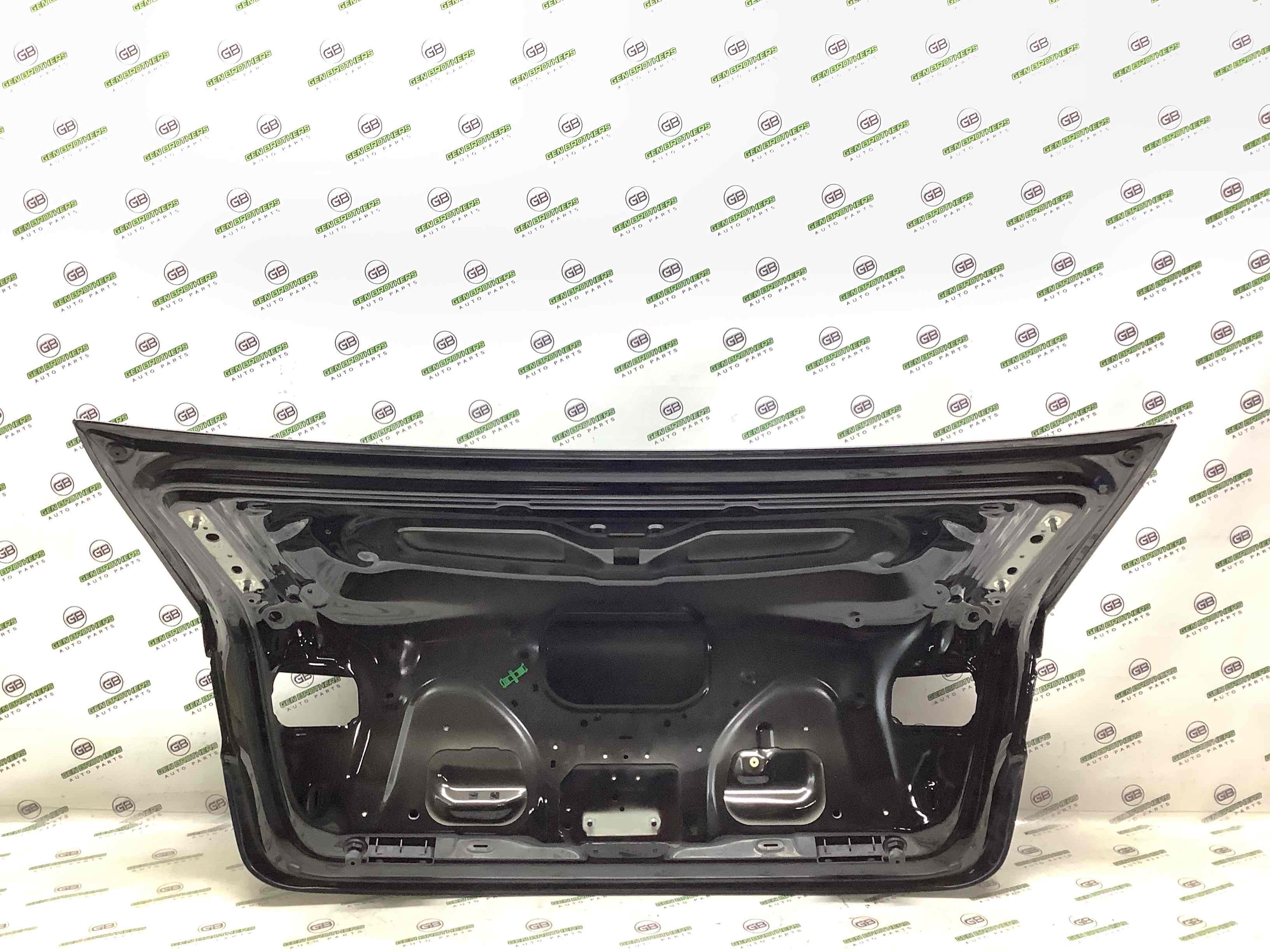 Крышка багажника, дверь багажника