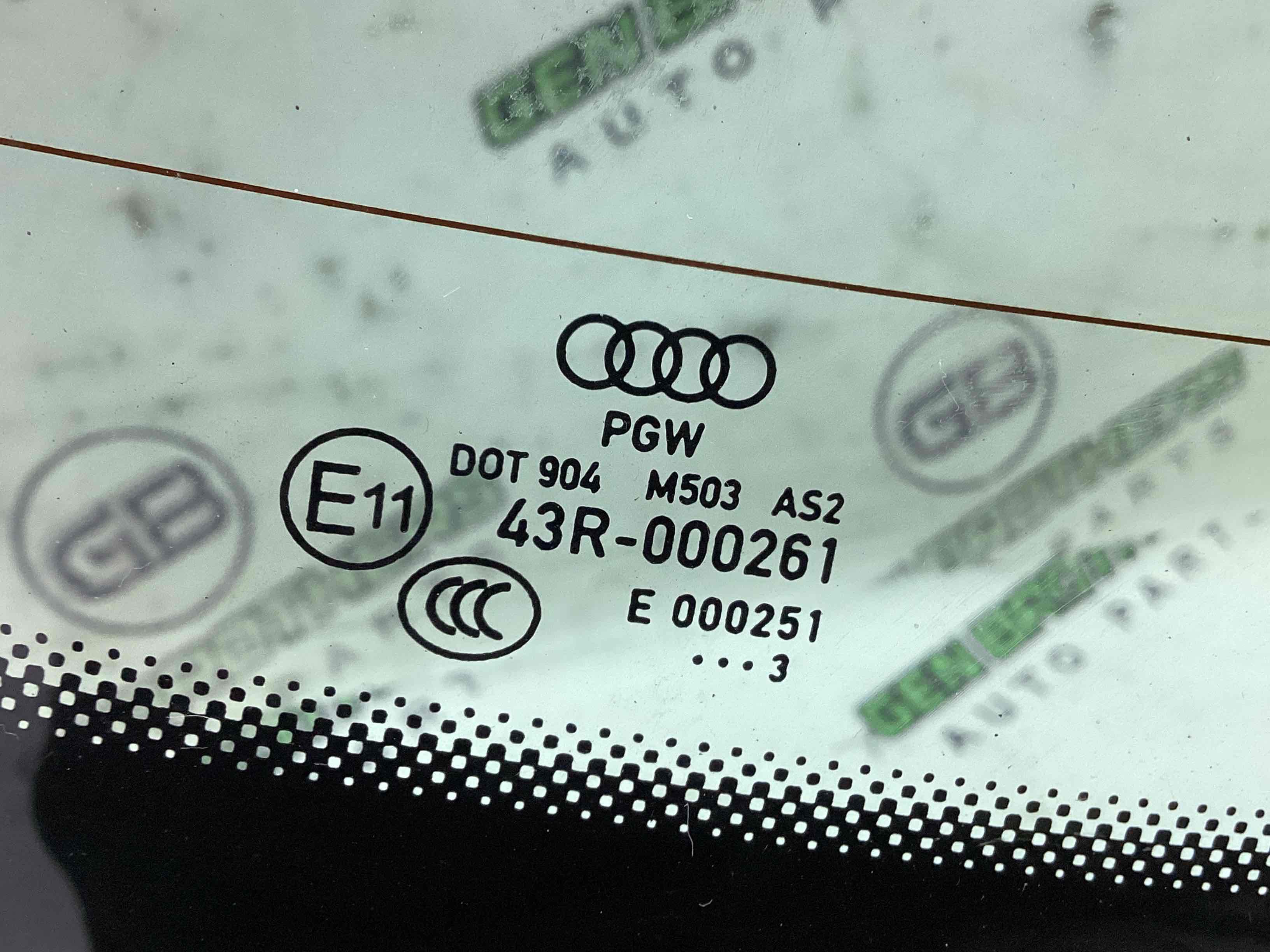 Стекло заднее, стекло крышки багажника