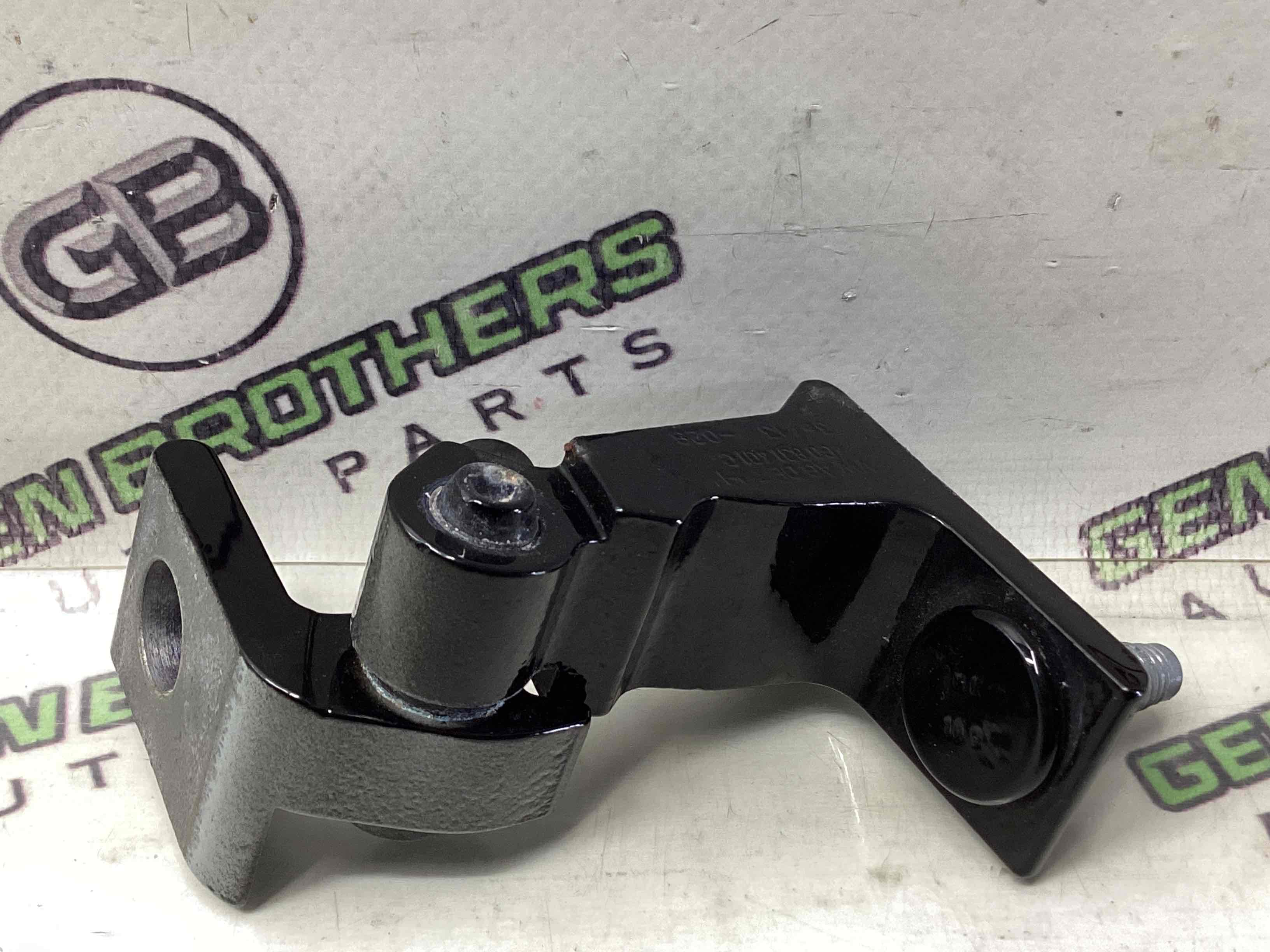 Петля двери, замок двери