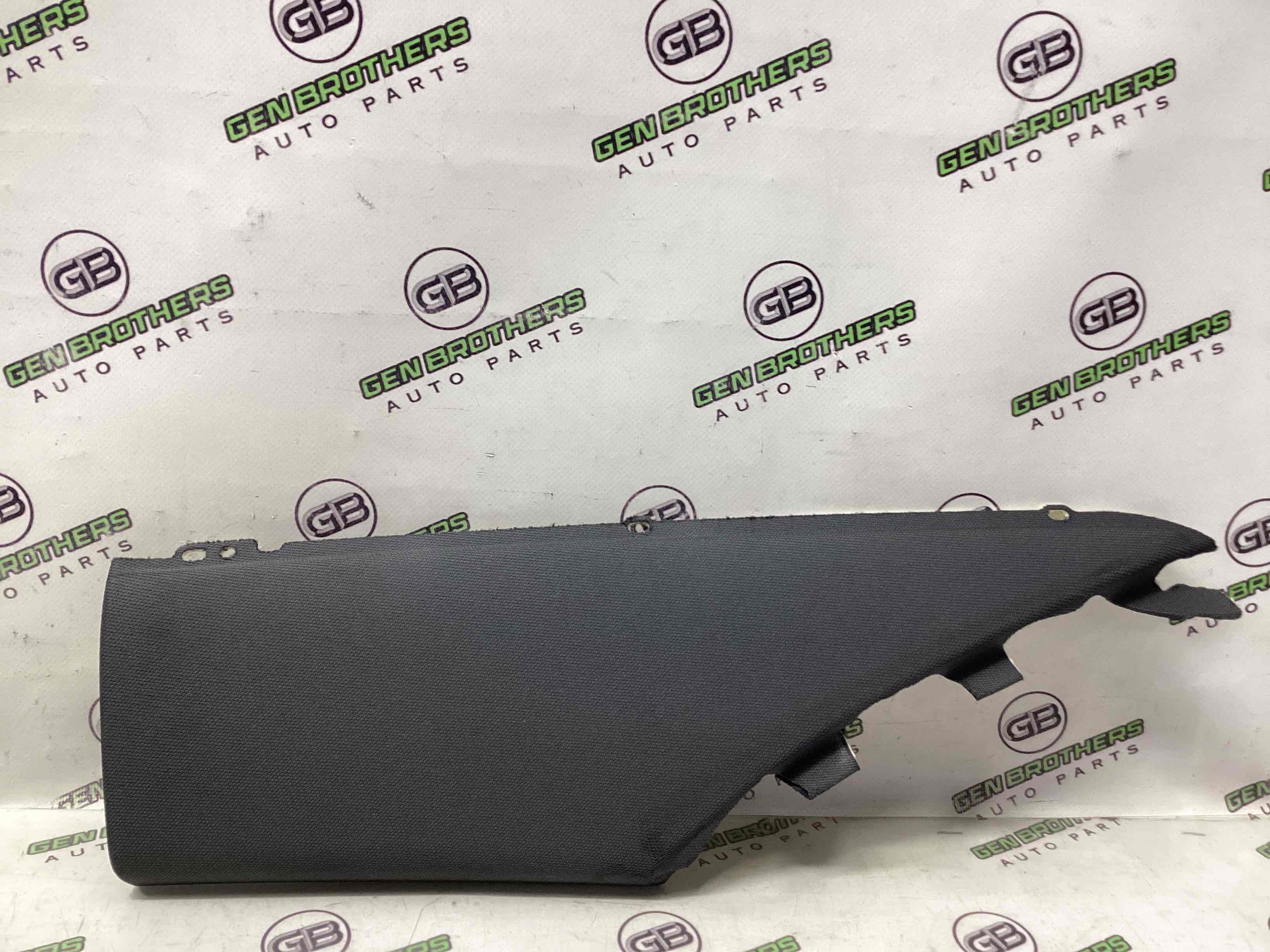 Обшивка задней стойки правая