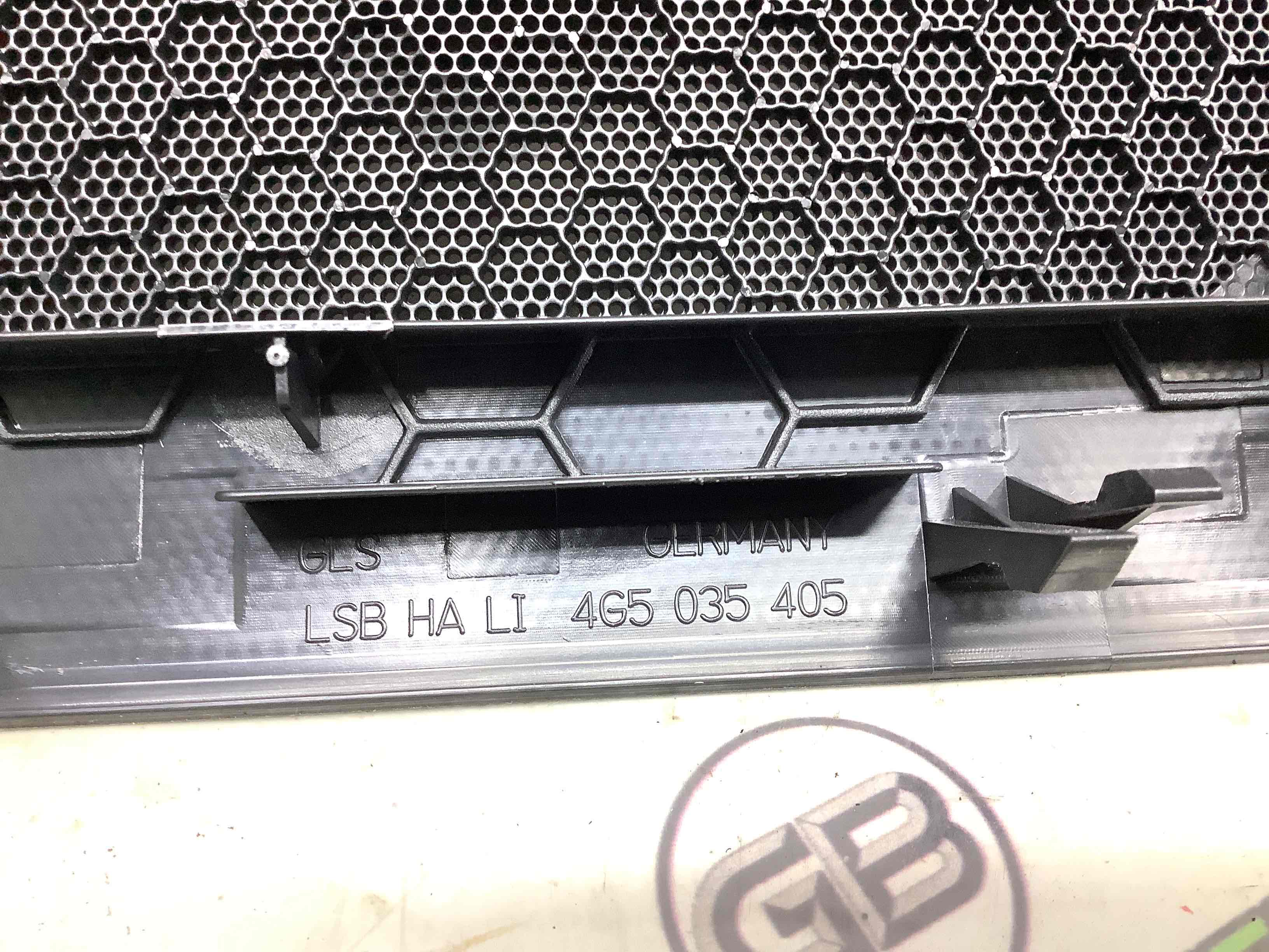 Обшивка задней полки