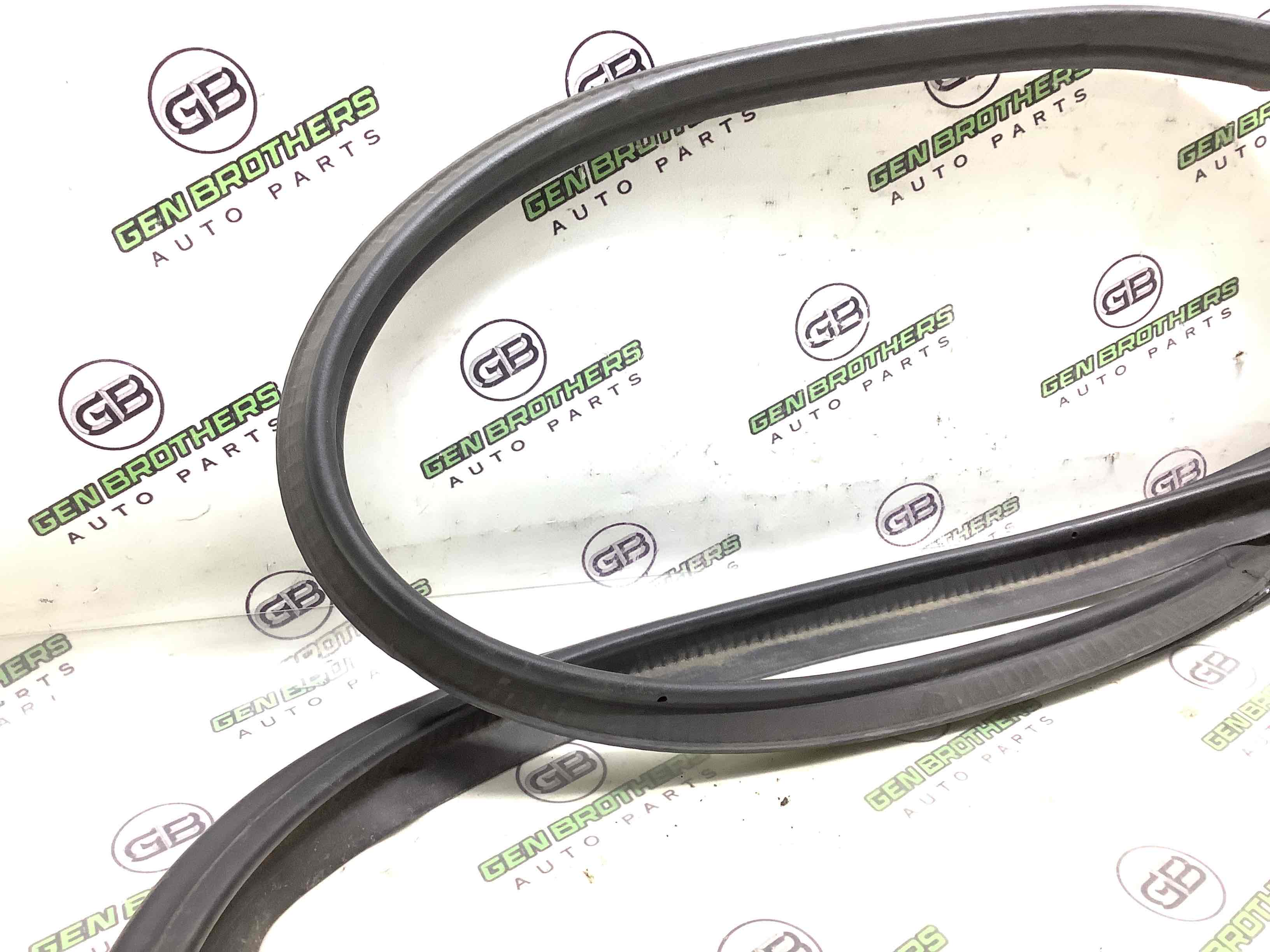 Уплотнитель крышки багажника, двери багажника