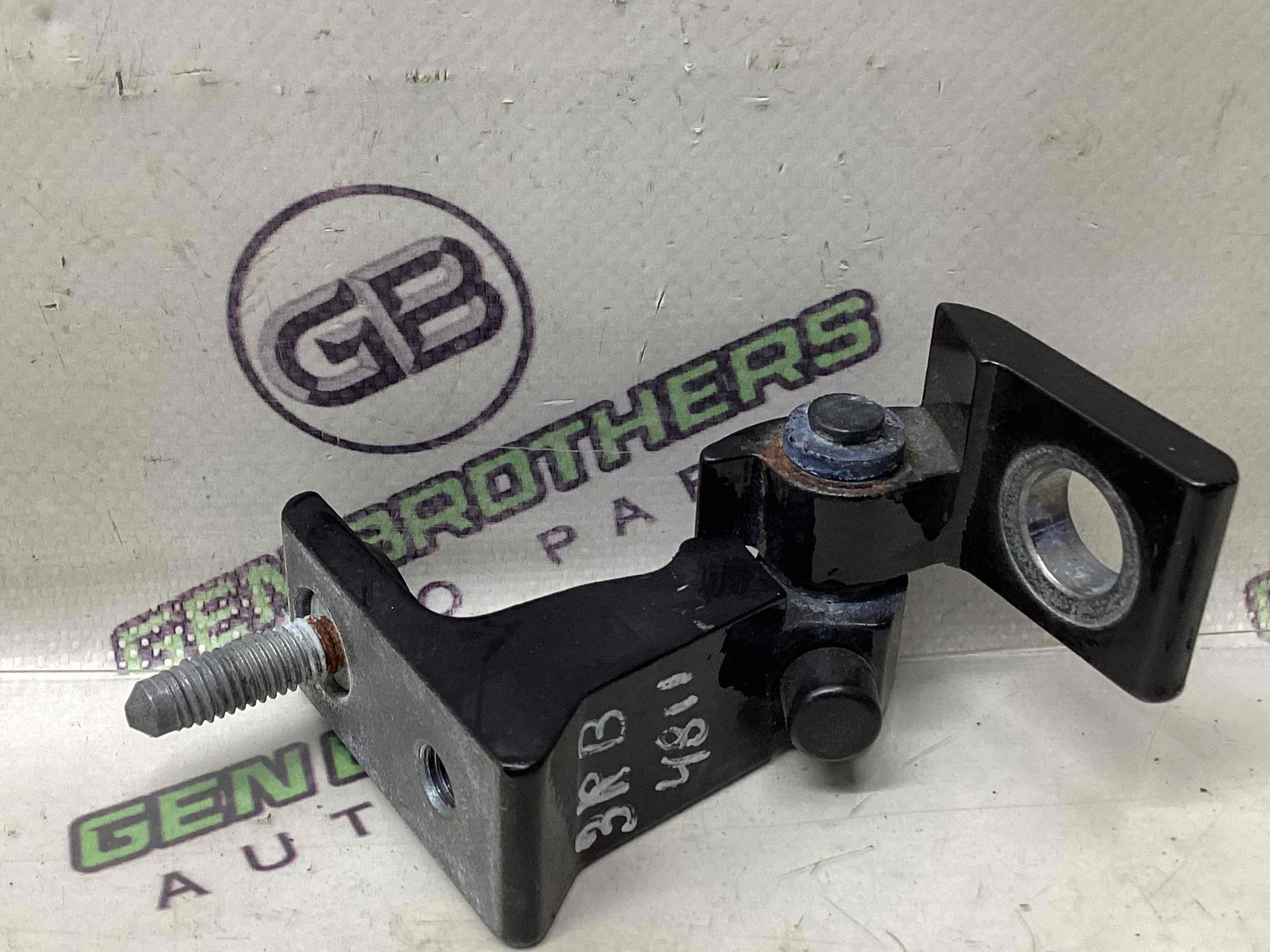 Петля двери, замок двери