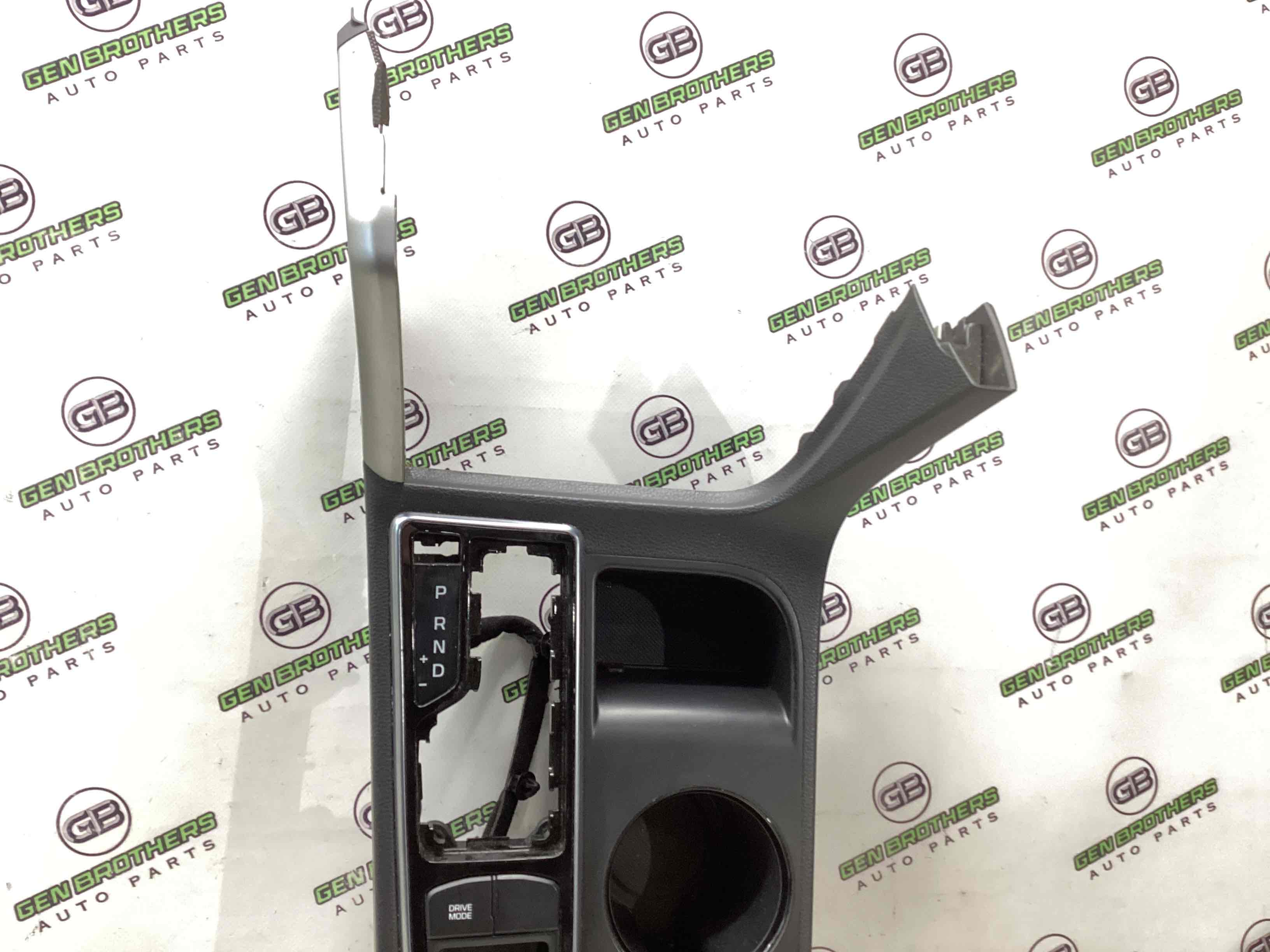 Оздоблення центральної консолі