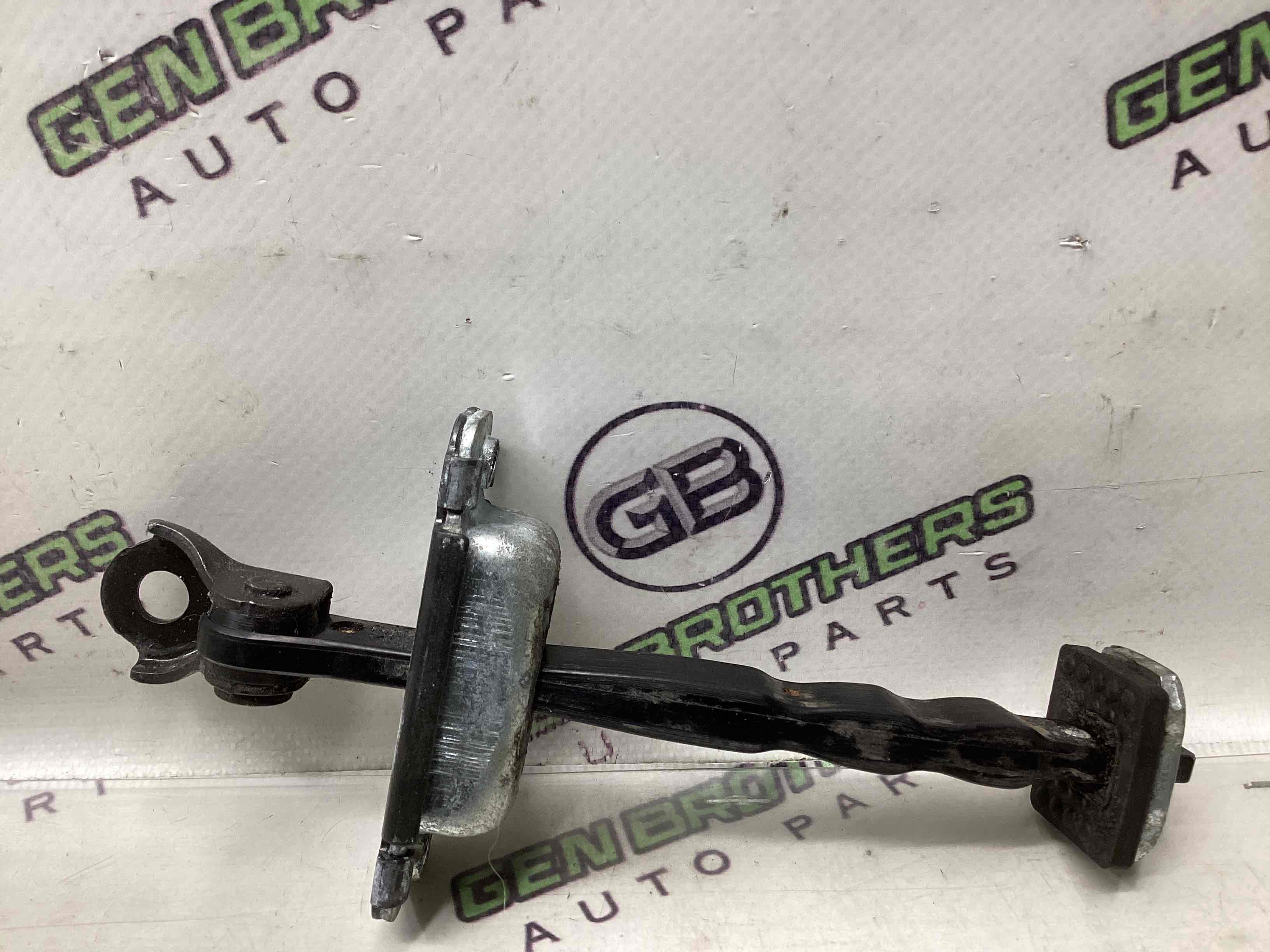 Обмежувач відчинення дверей