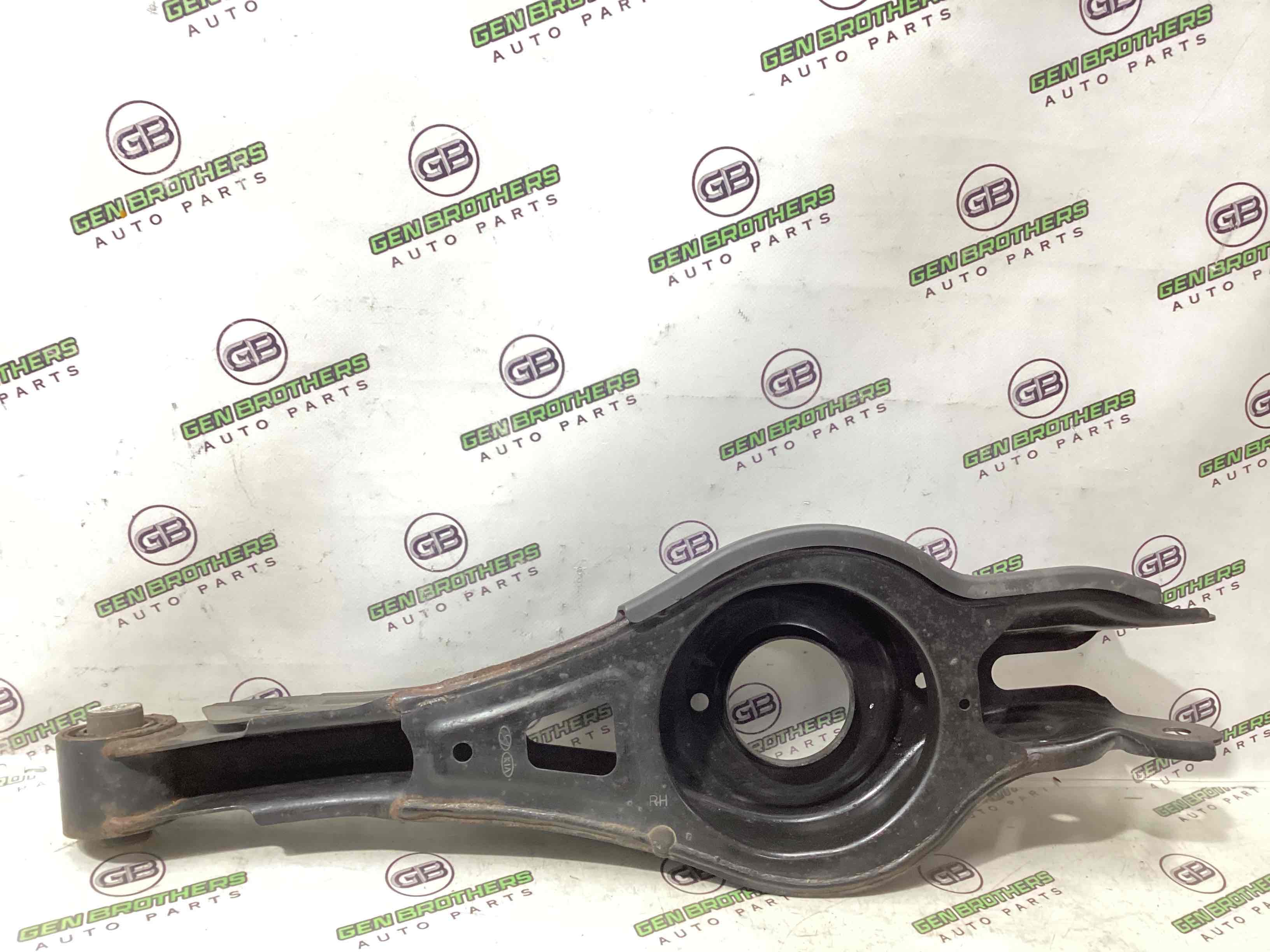 Важіль задній правий