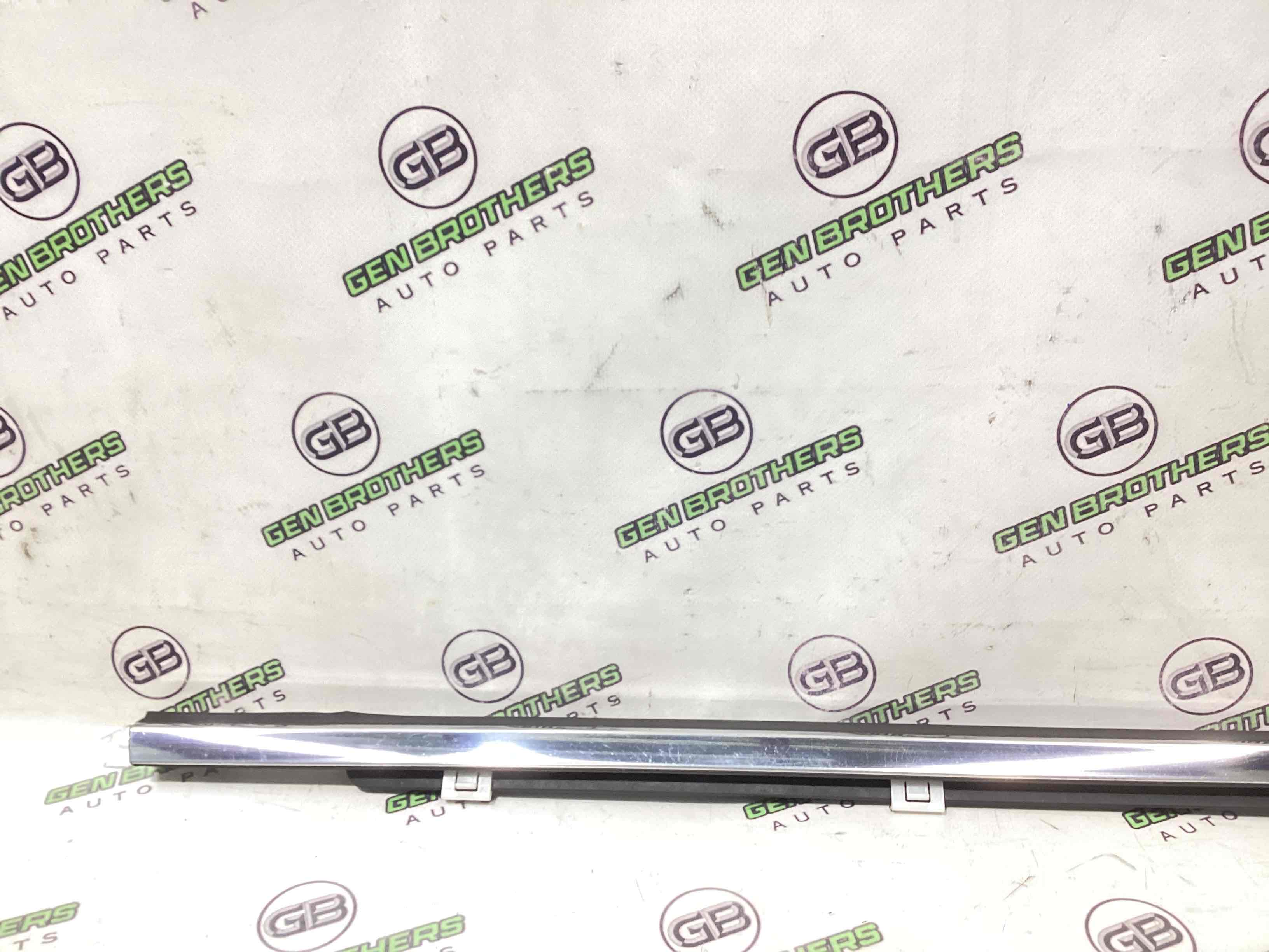 Молдинг двері передньої правої