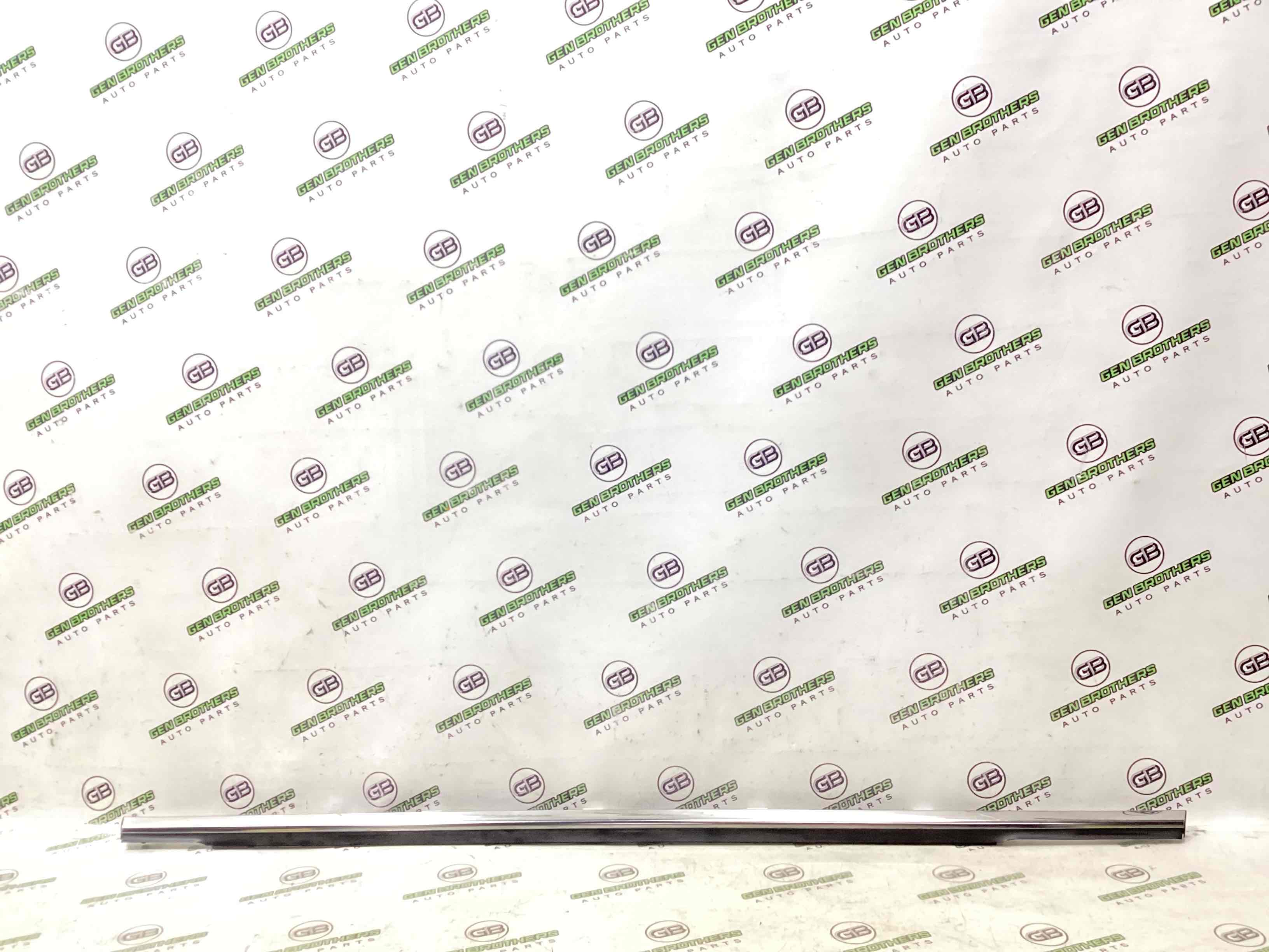 Молдинг двері задньої правої