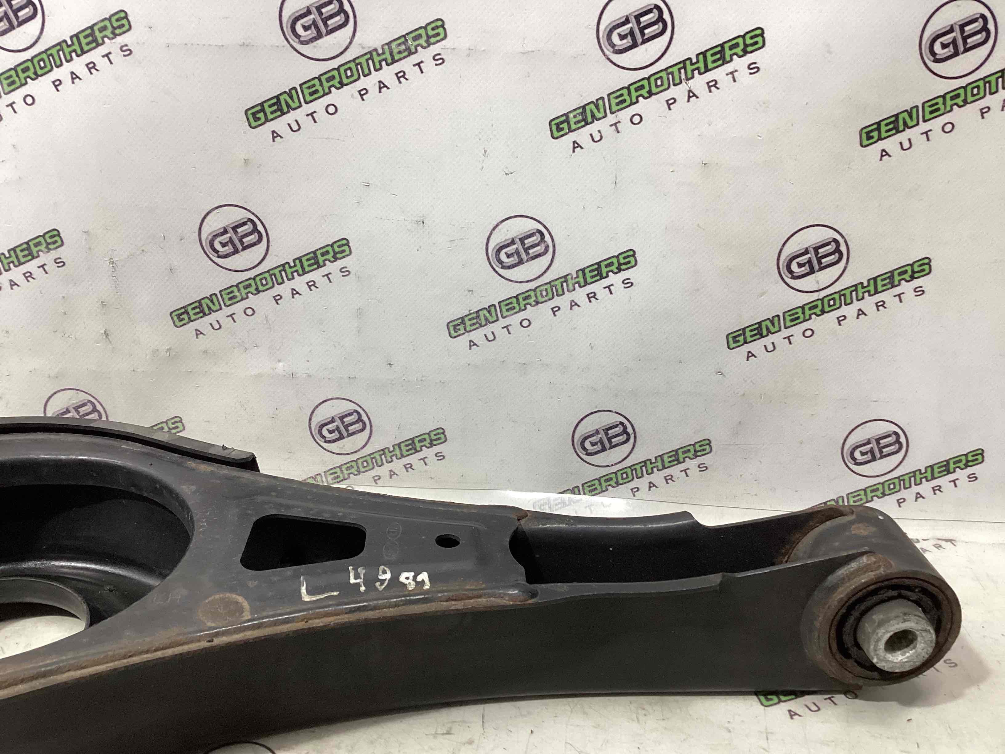 Важіль задній лівий