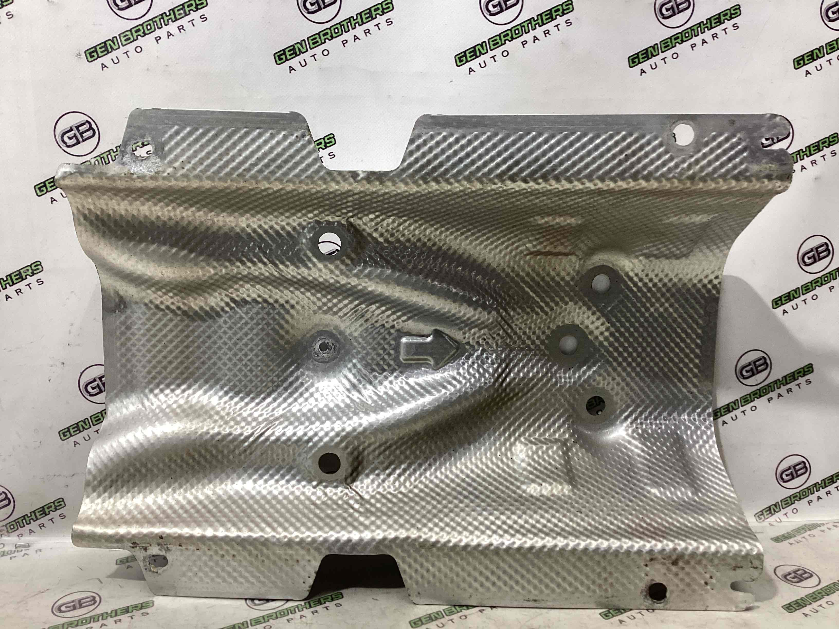 Теплоекран, пластикові ізолятори