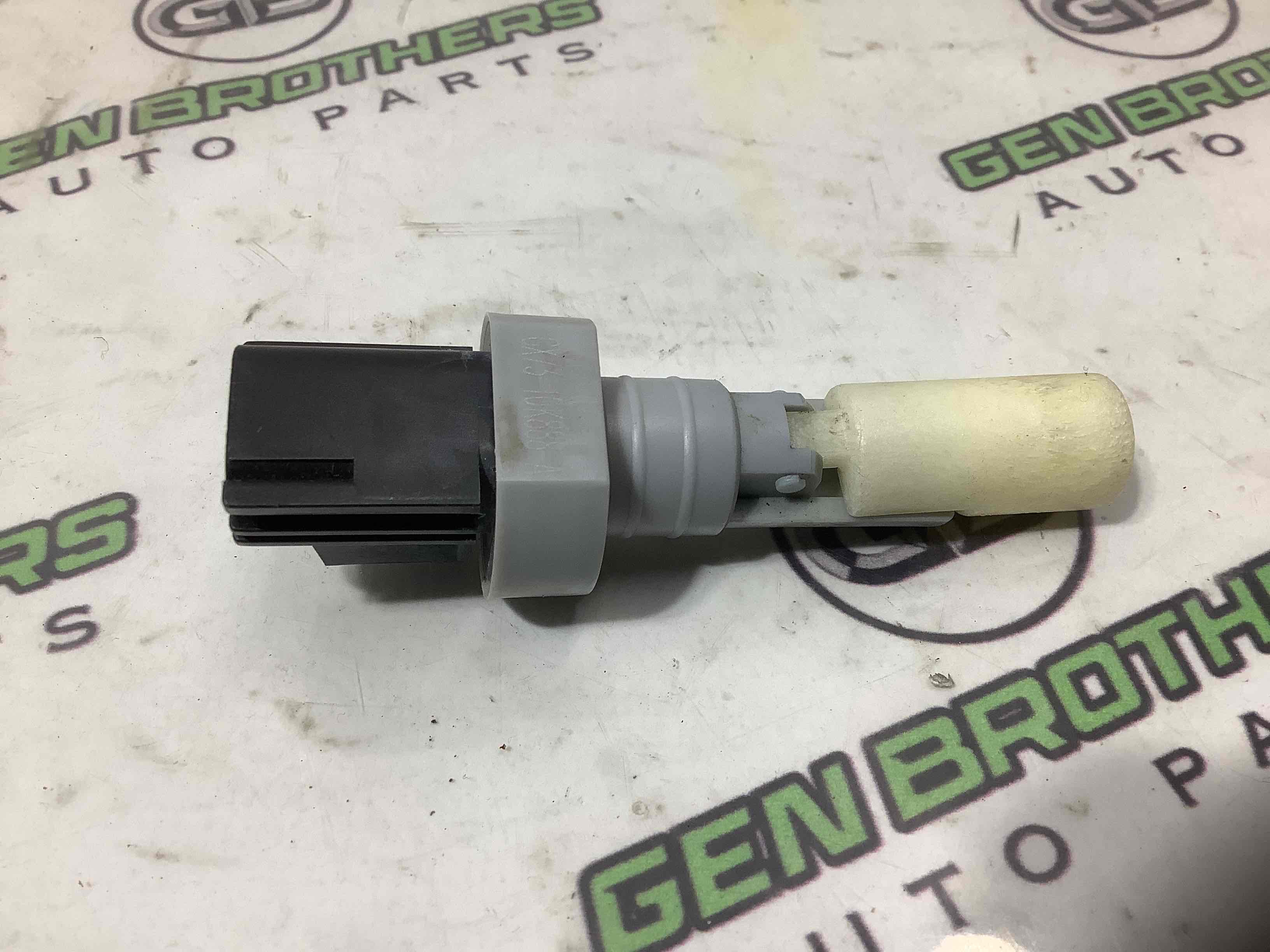 Датчик рівня бачка омивача