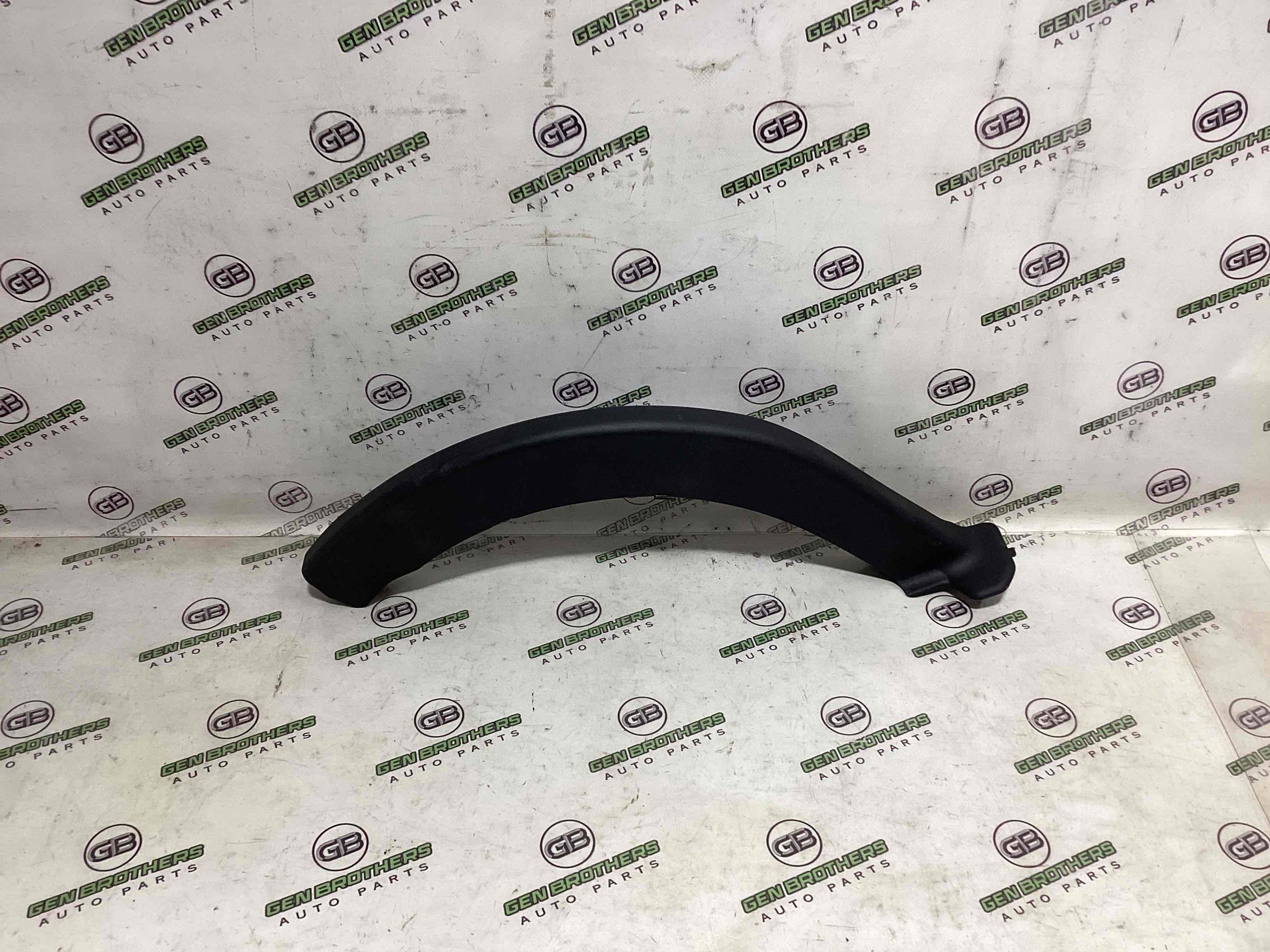 Накладка петлі кришки багажника