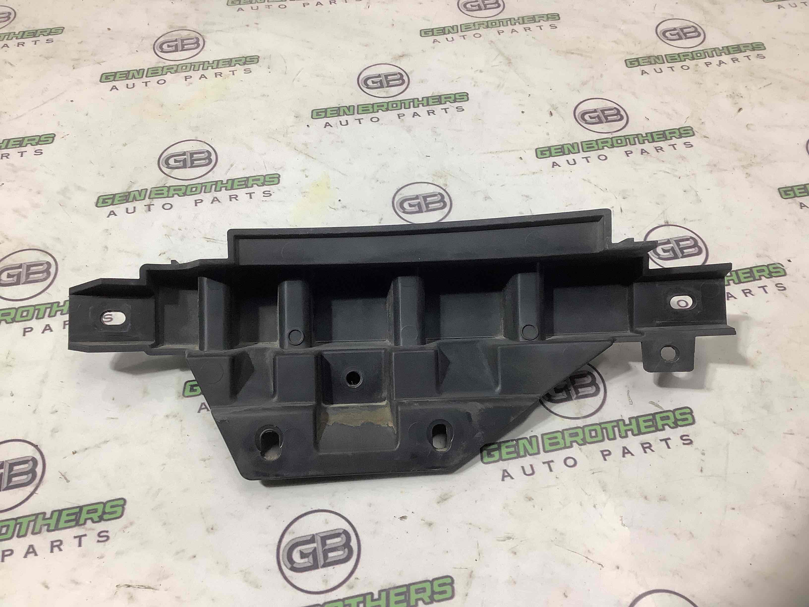 Кріплення заднього бампера ліве