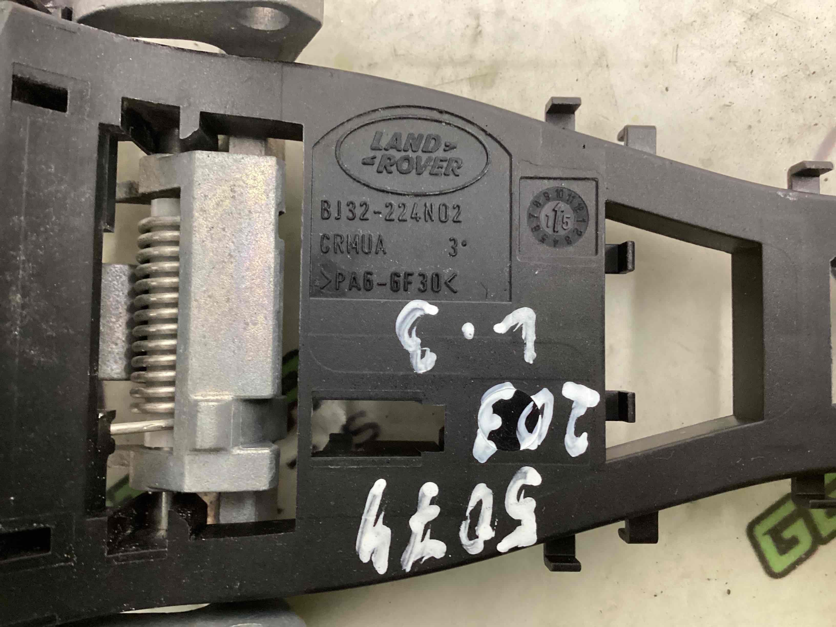 Кронштейн ручки дверей