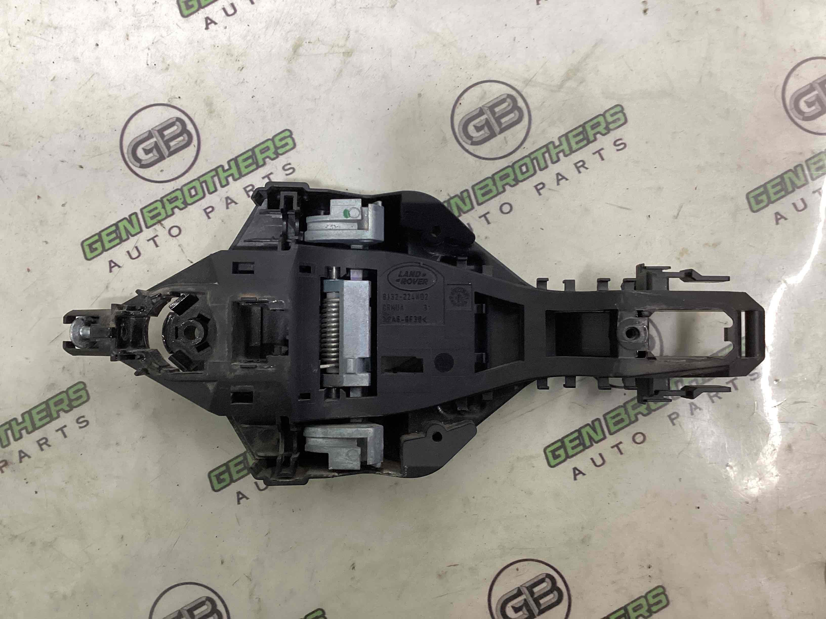 Кронштейн ручки дверей