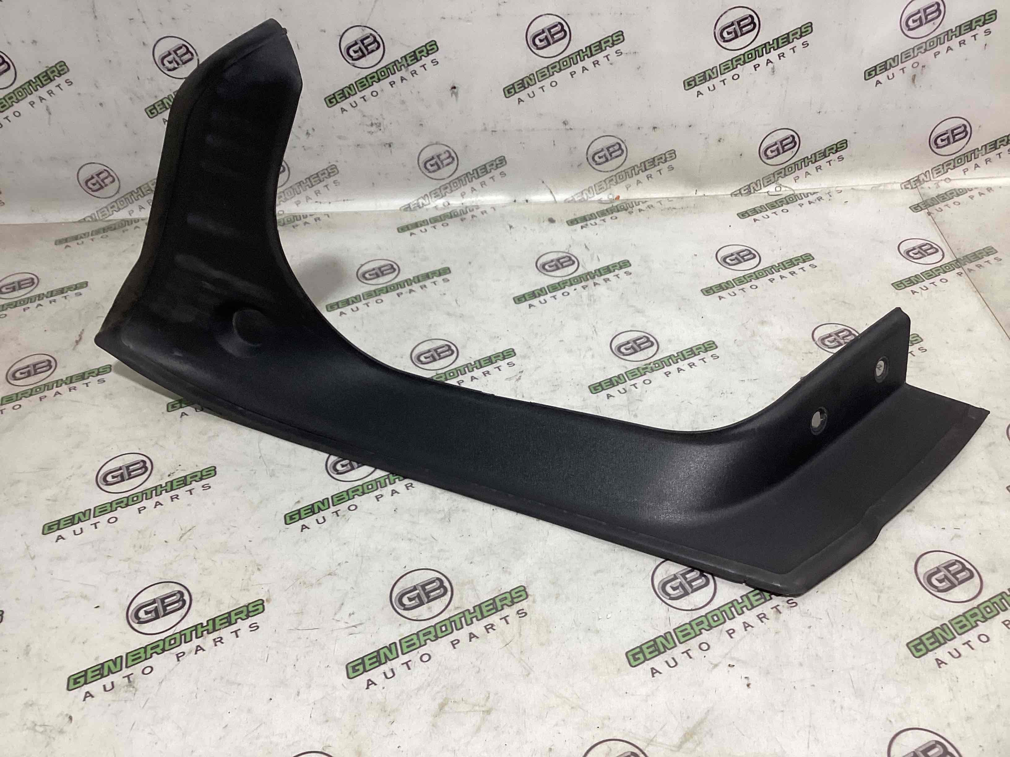 Елементи оздоблення багажника