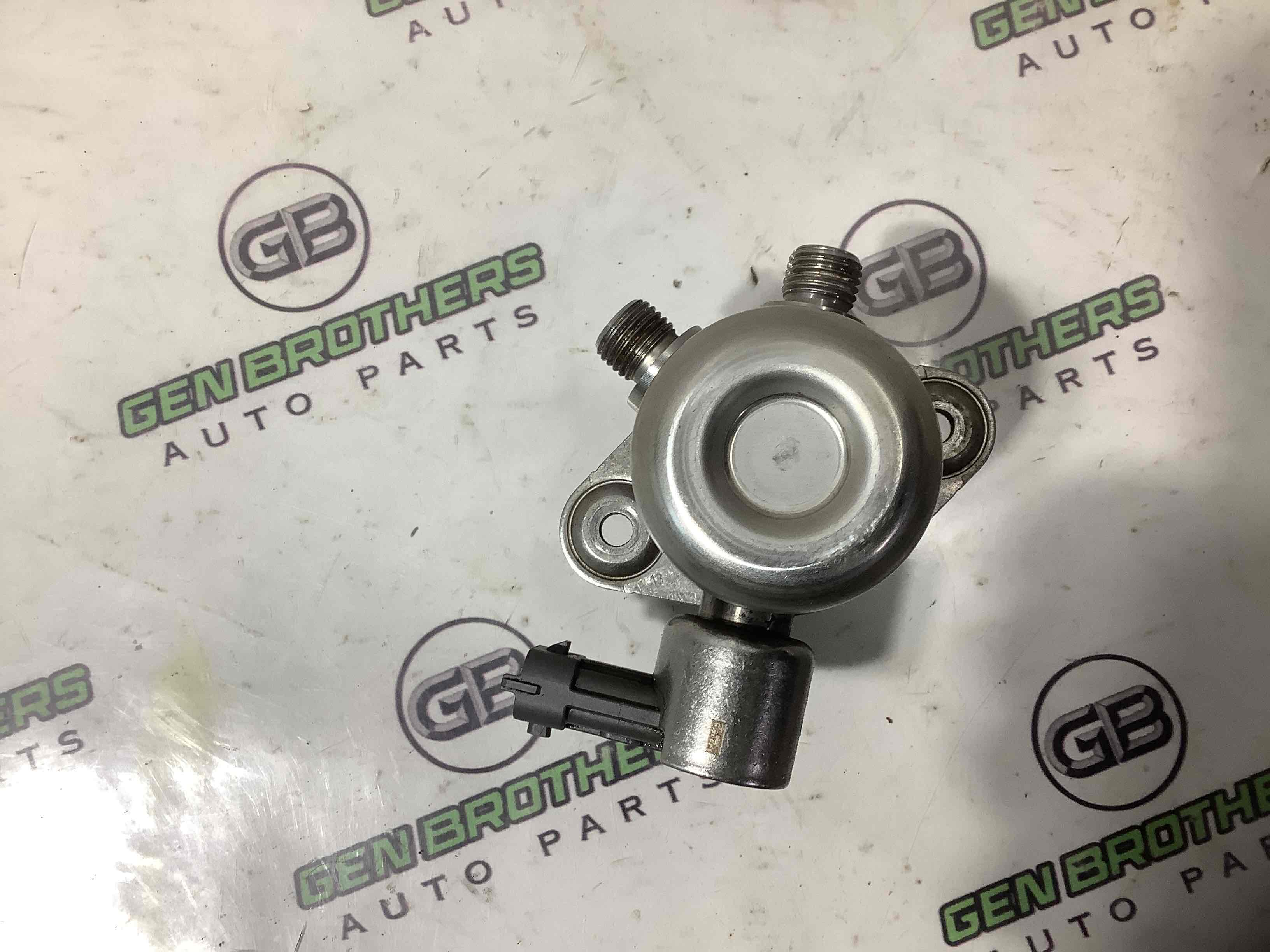 Насос паливний