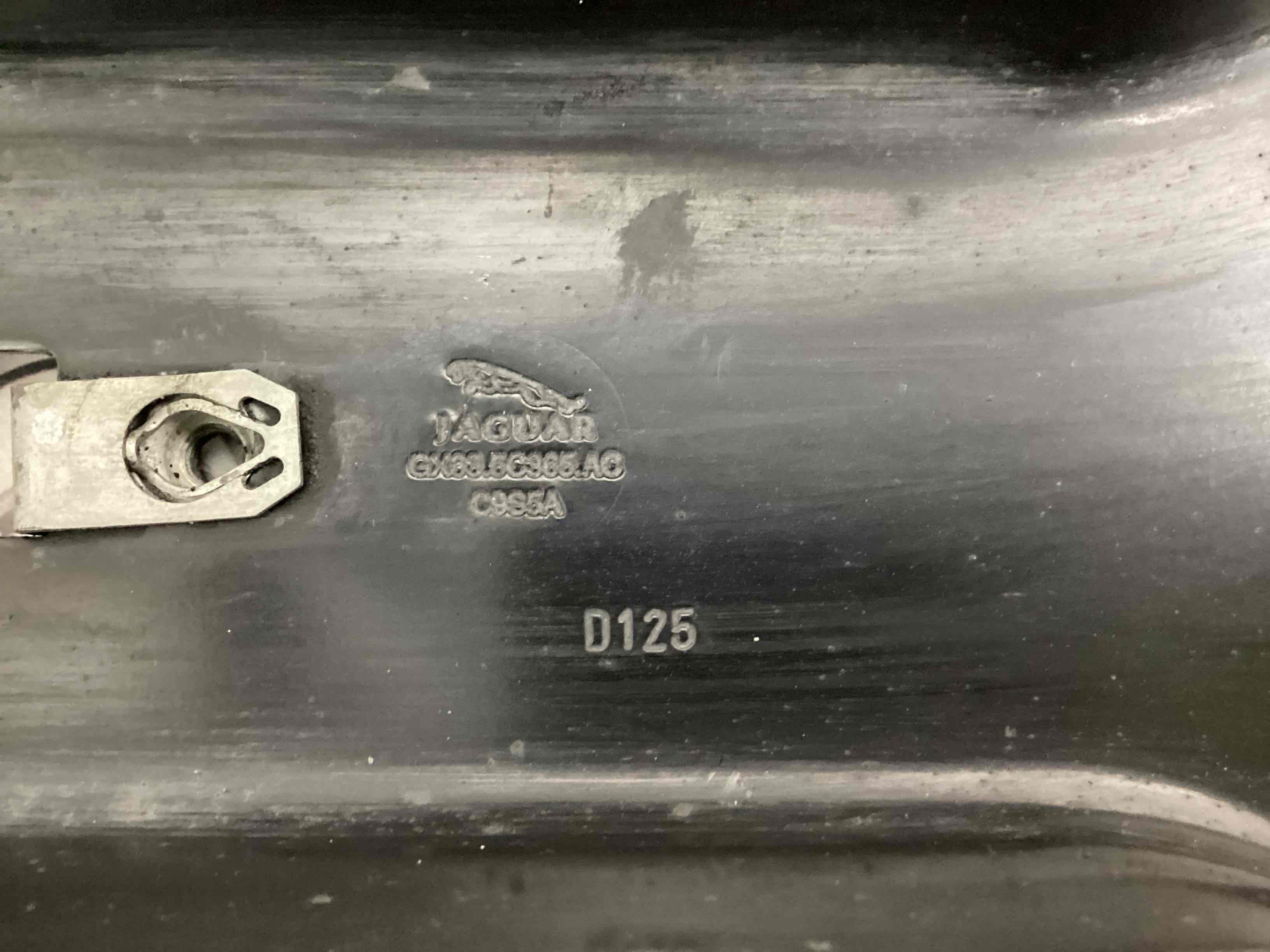 Кронштейн заднього підрамника