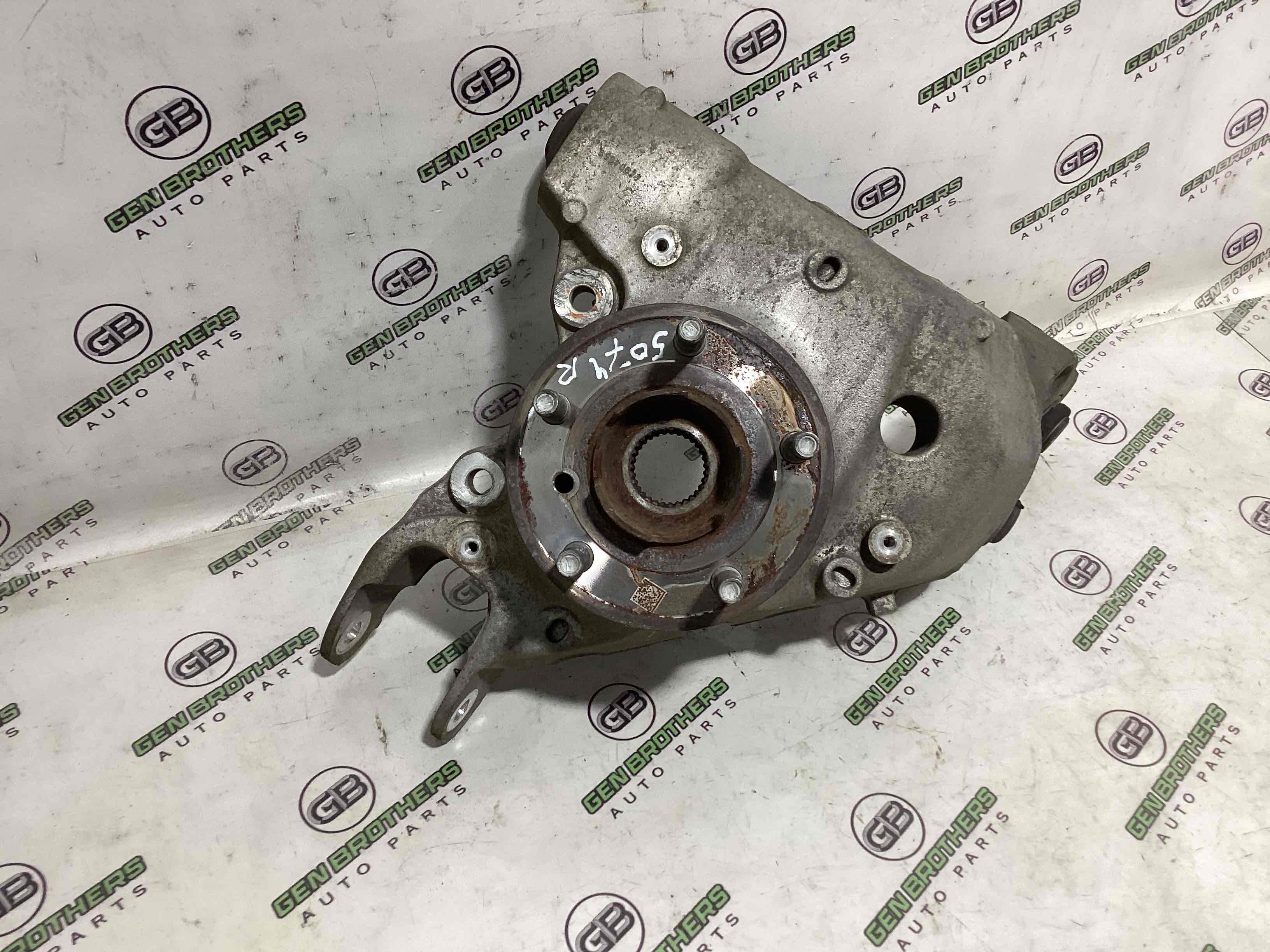 Кулак задній лівий