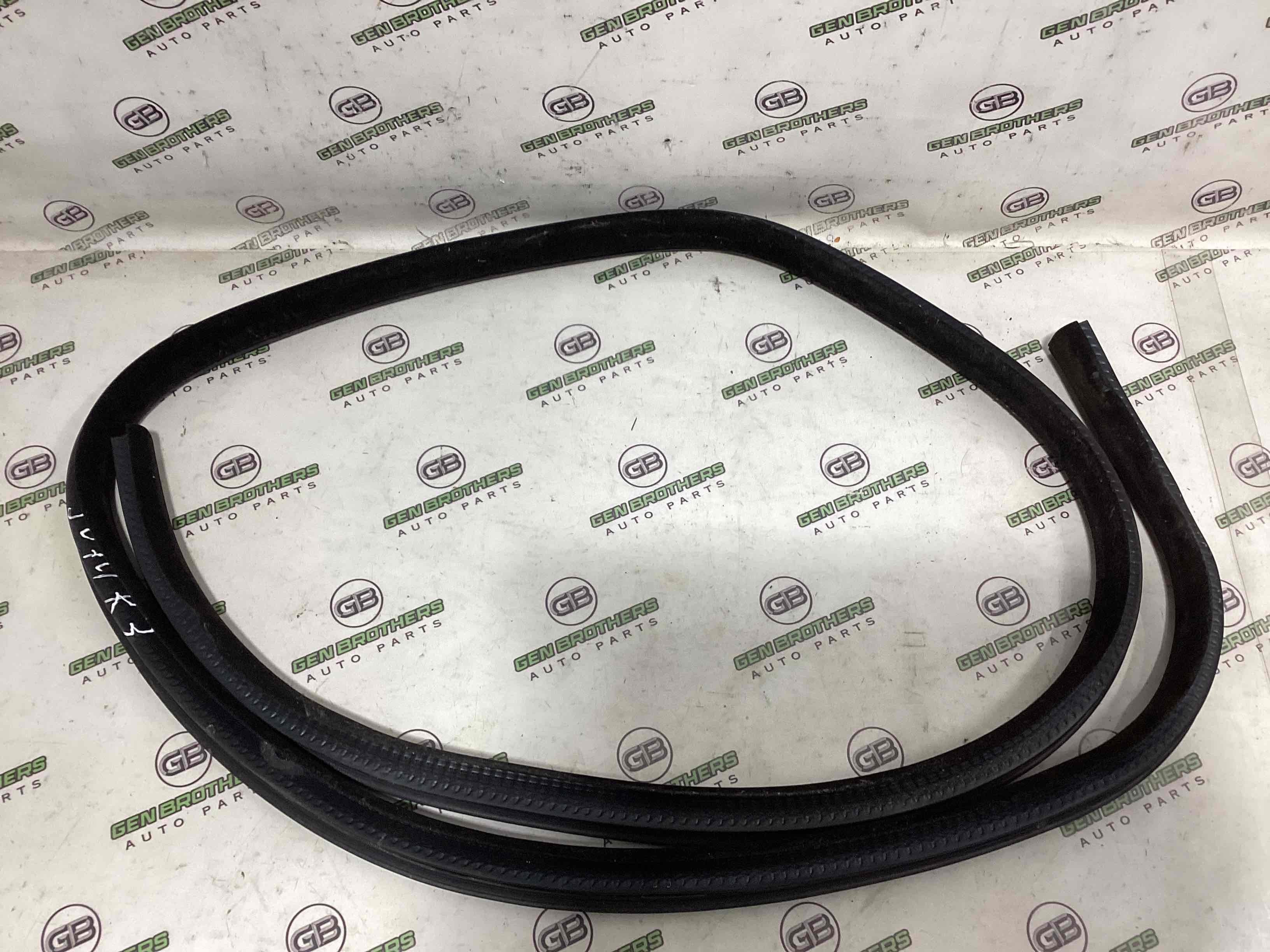 Ущільнювач скла, двері