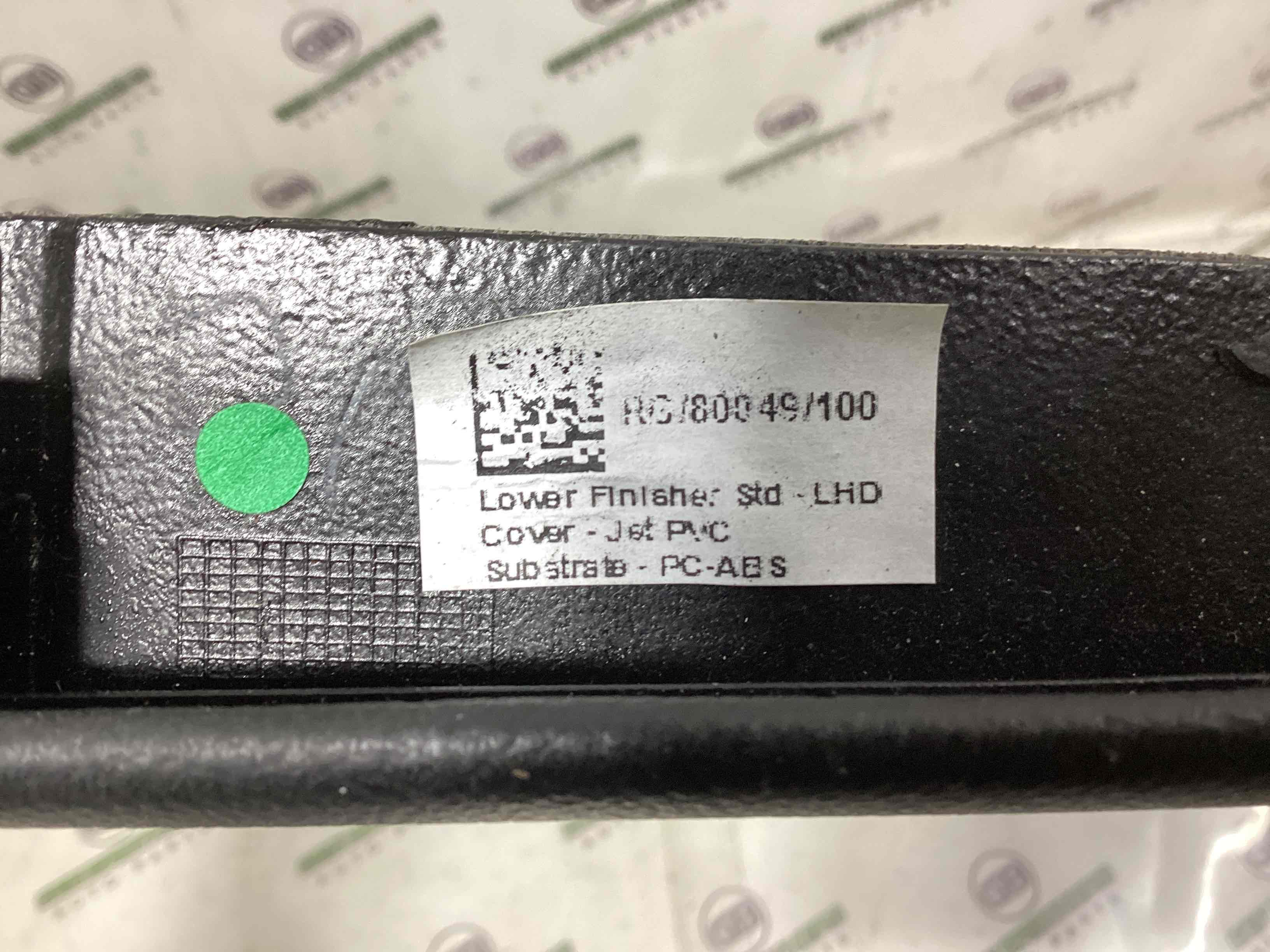 Обшивка панелі приладів торпедо