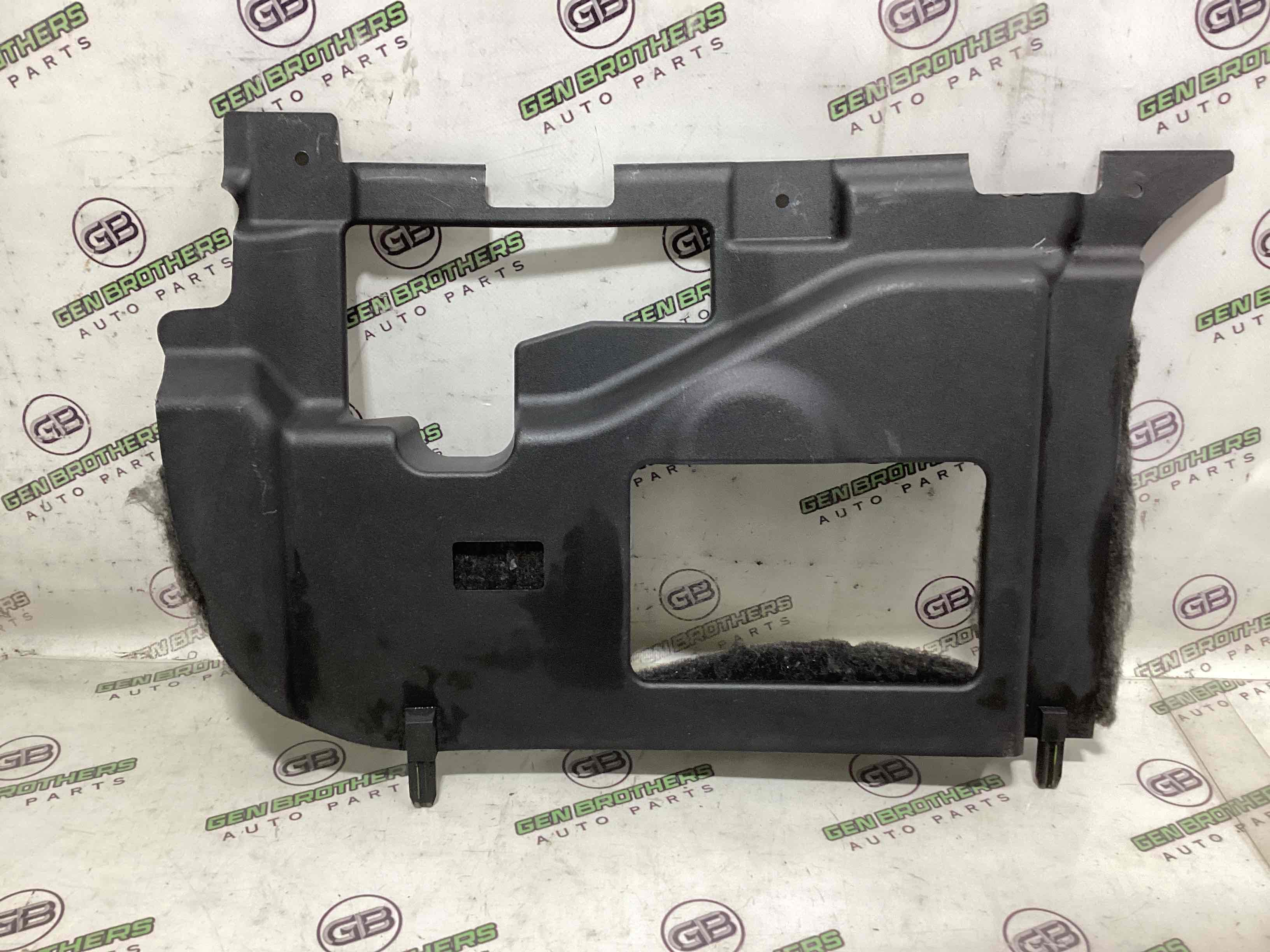 Обшивка панелі приладів торпедо