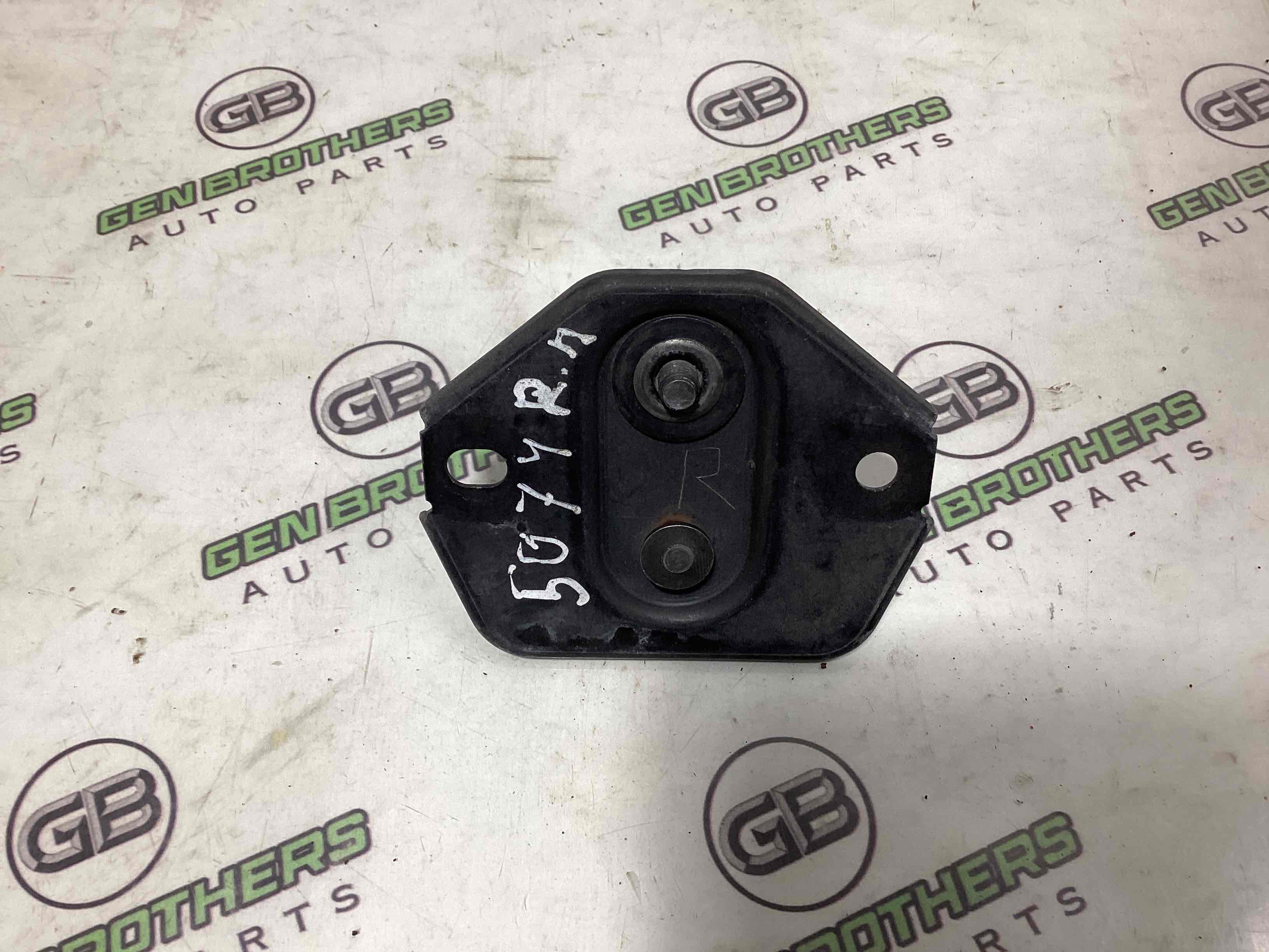 Замок капота, трос капота