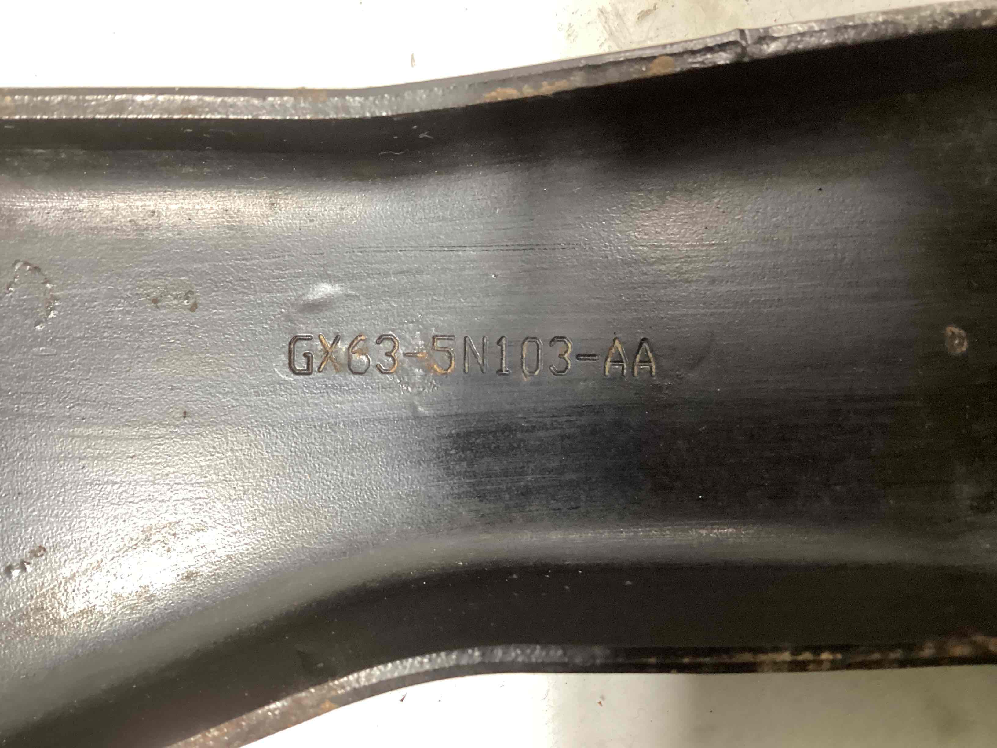 Кронштейн заднього підрамника