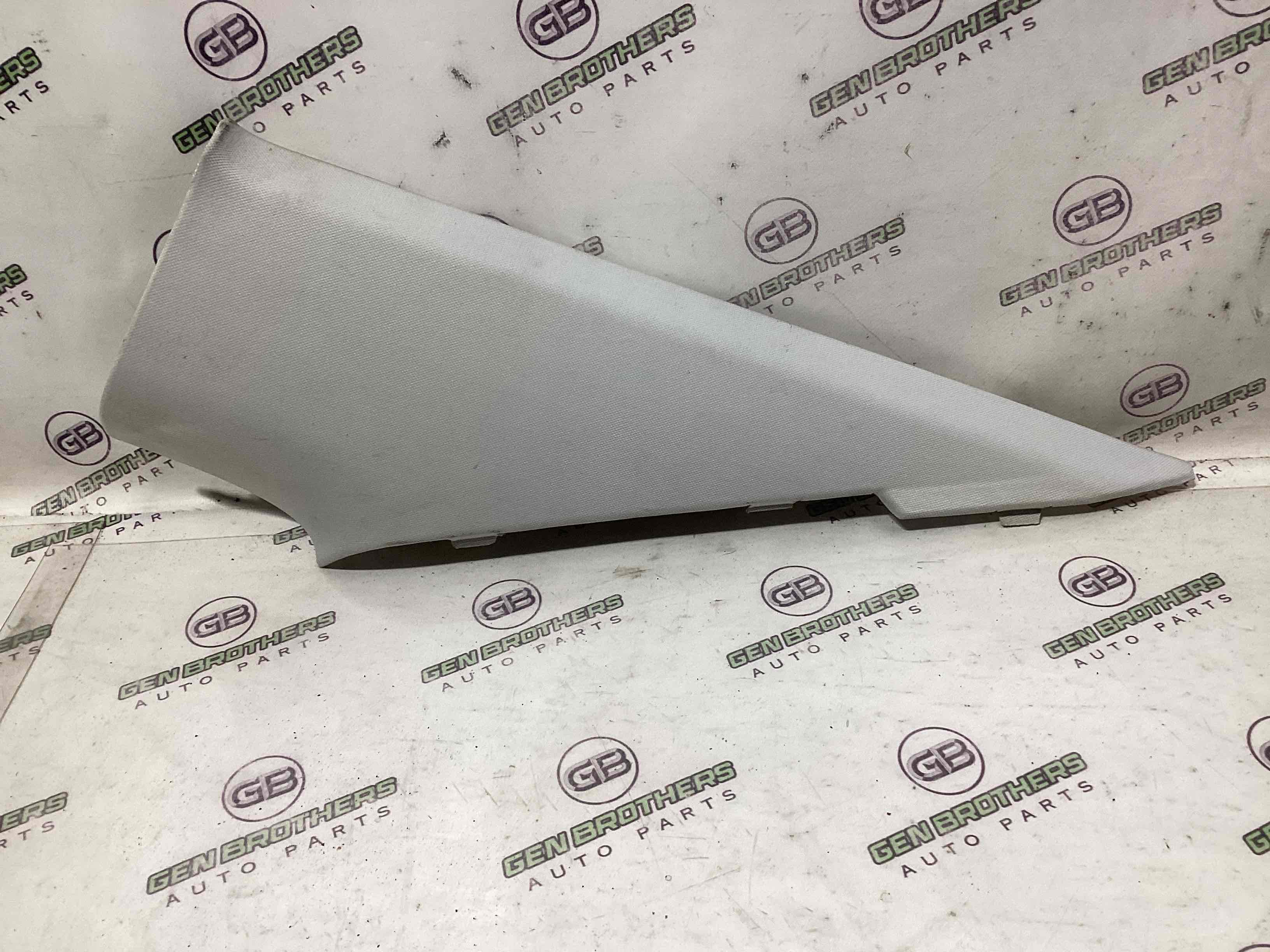 Обшивка задньої стійки права