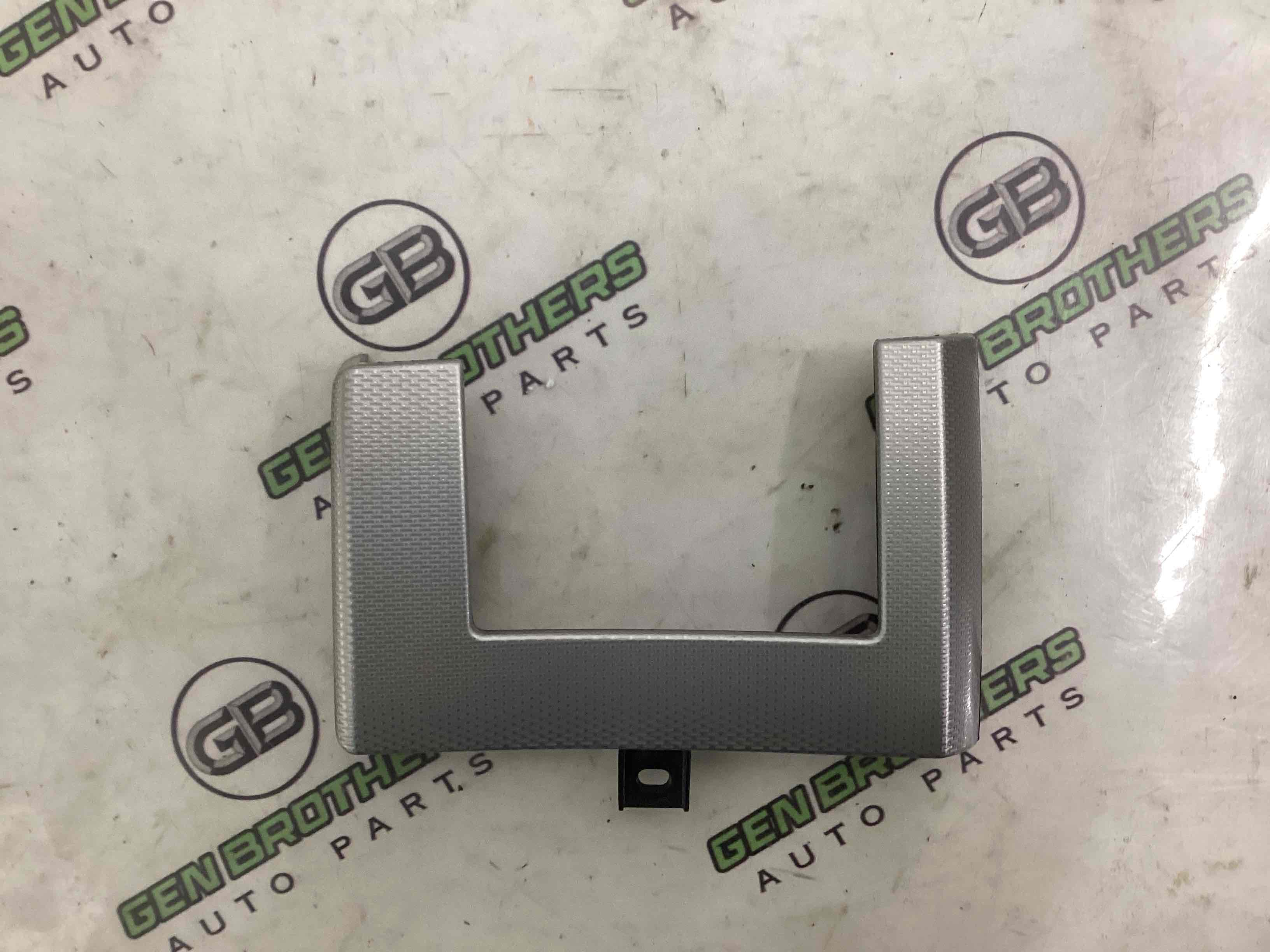 Обшивка панелі приладів торпедо