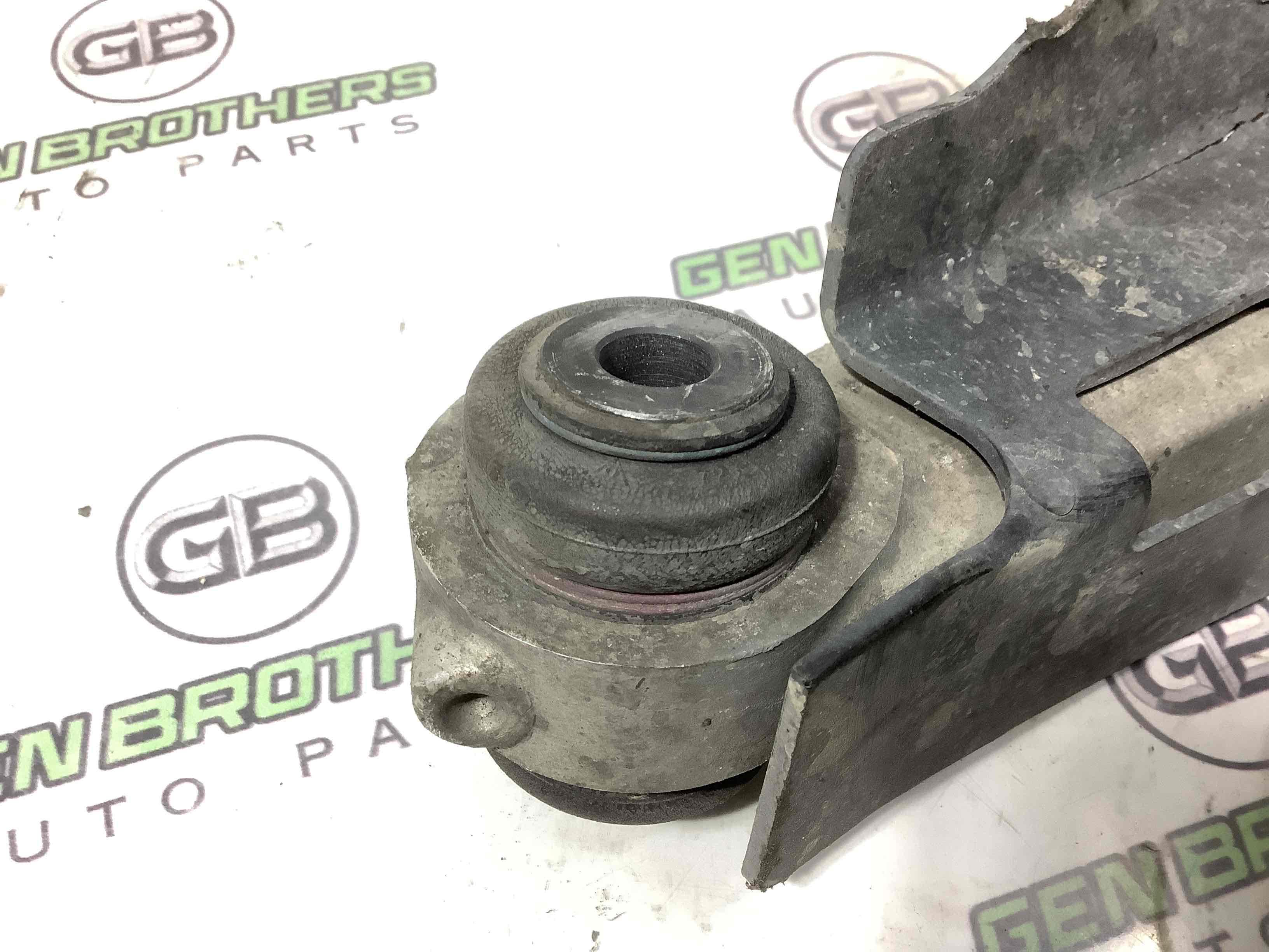 Важіль передній лівий