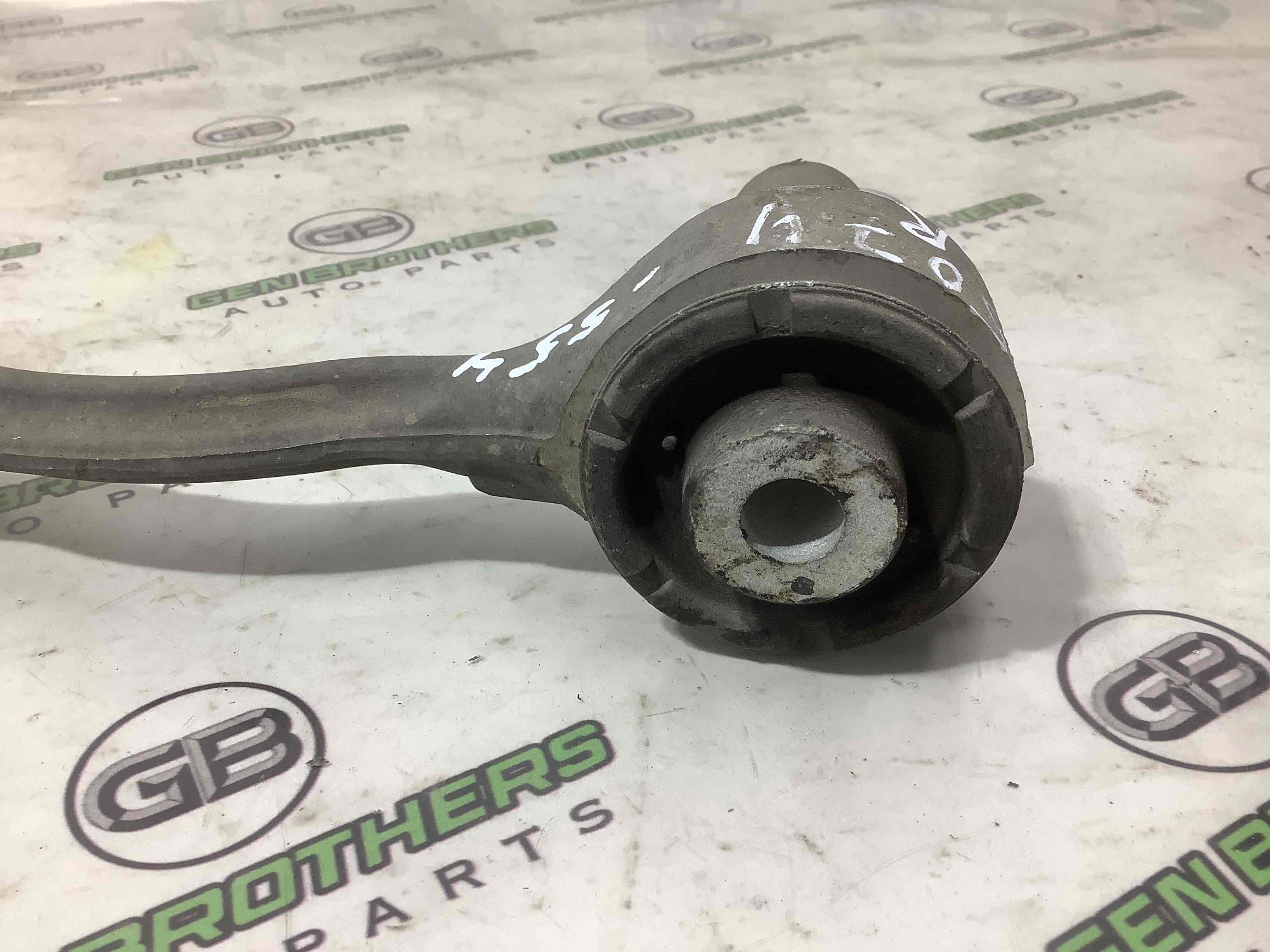 Важіль задній правий