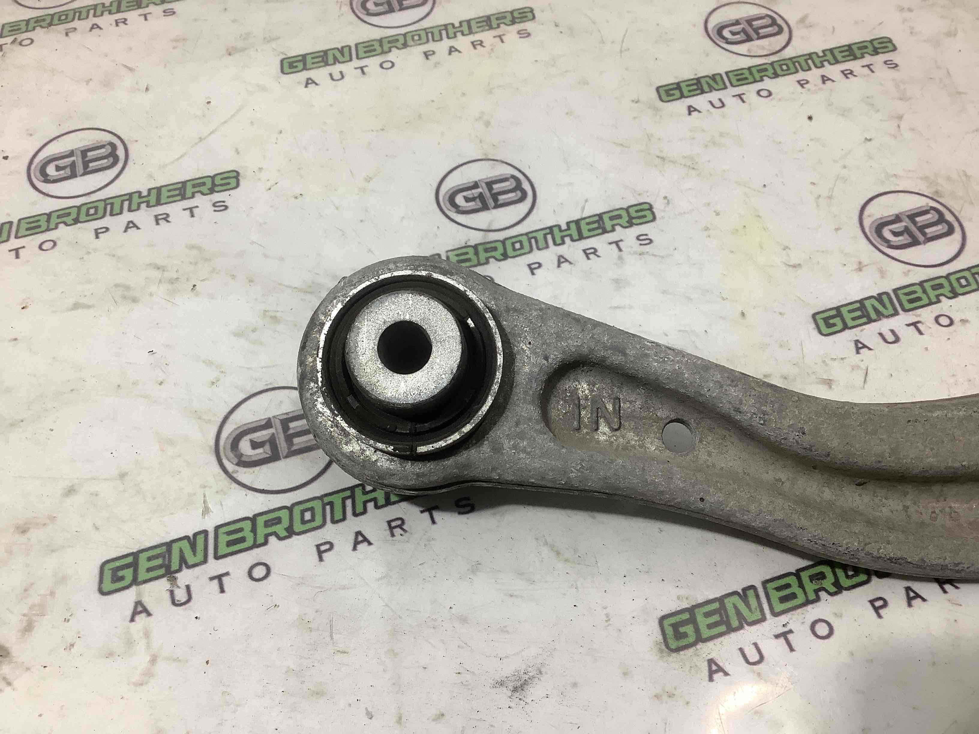 Важіль задній правий