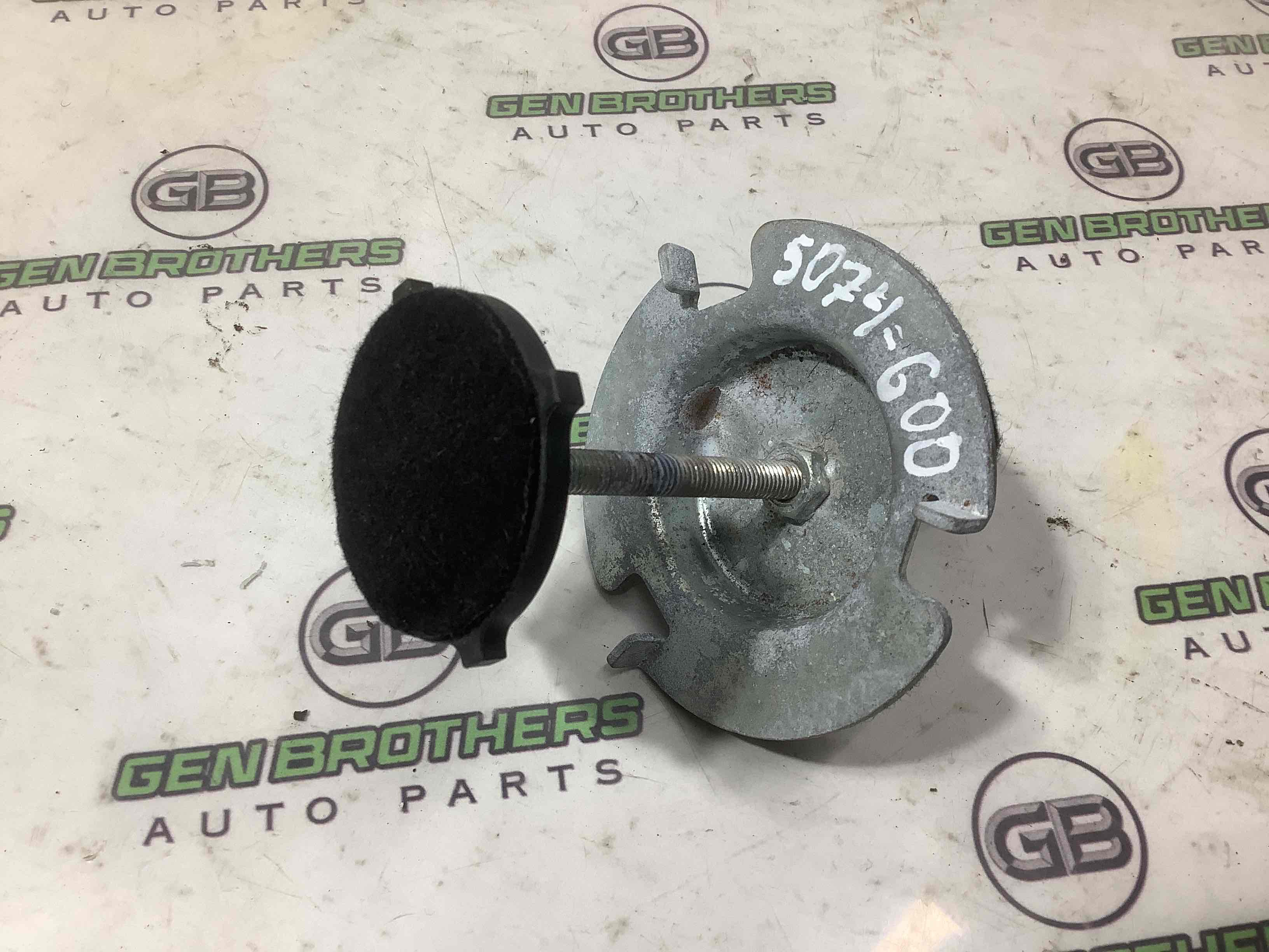 Колесо запасне, тримач, кронштейн, обшивка