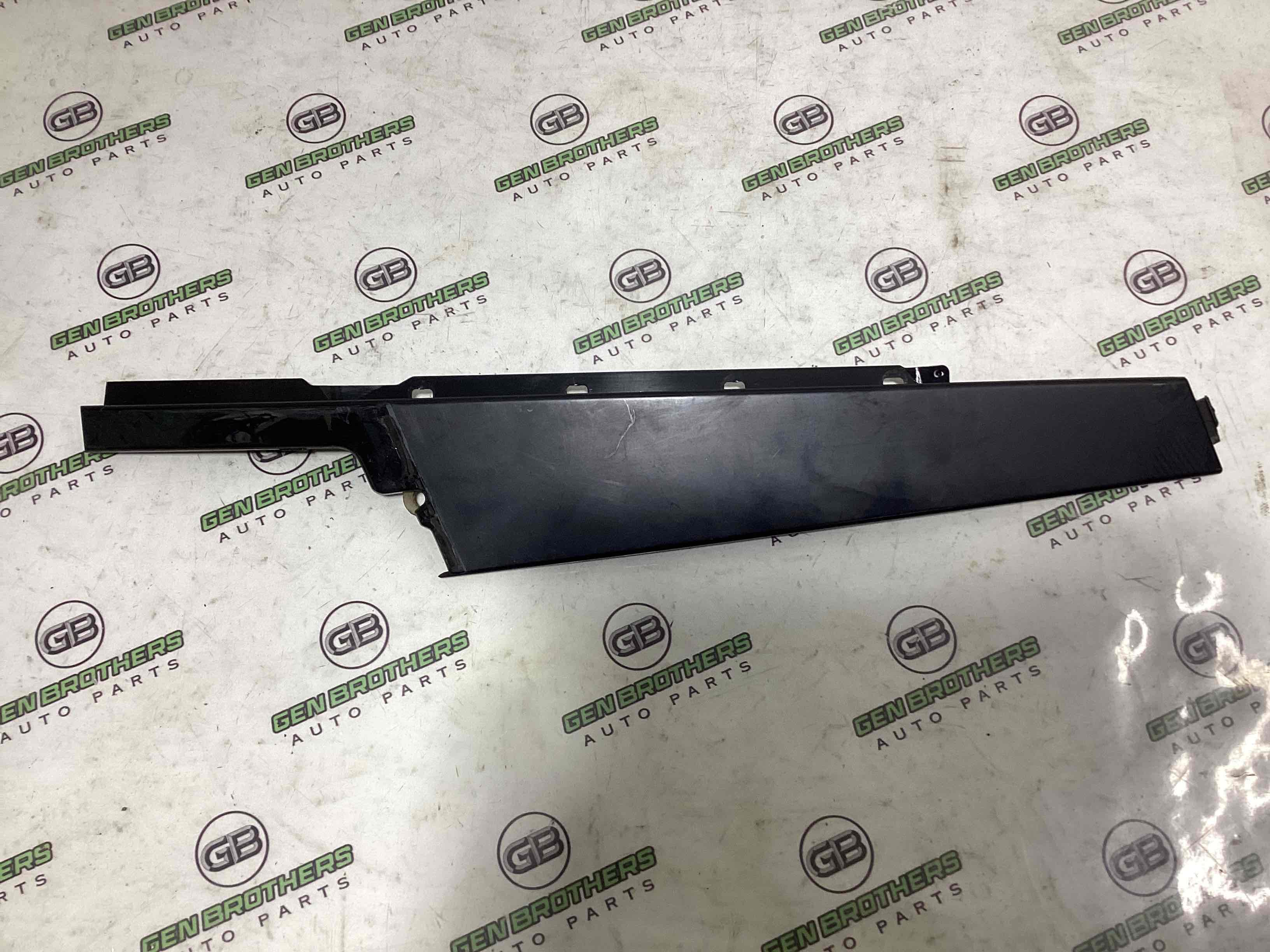 Молдинг двері передньої лівої