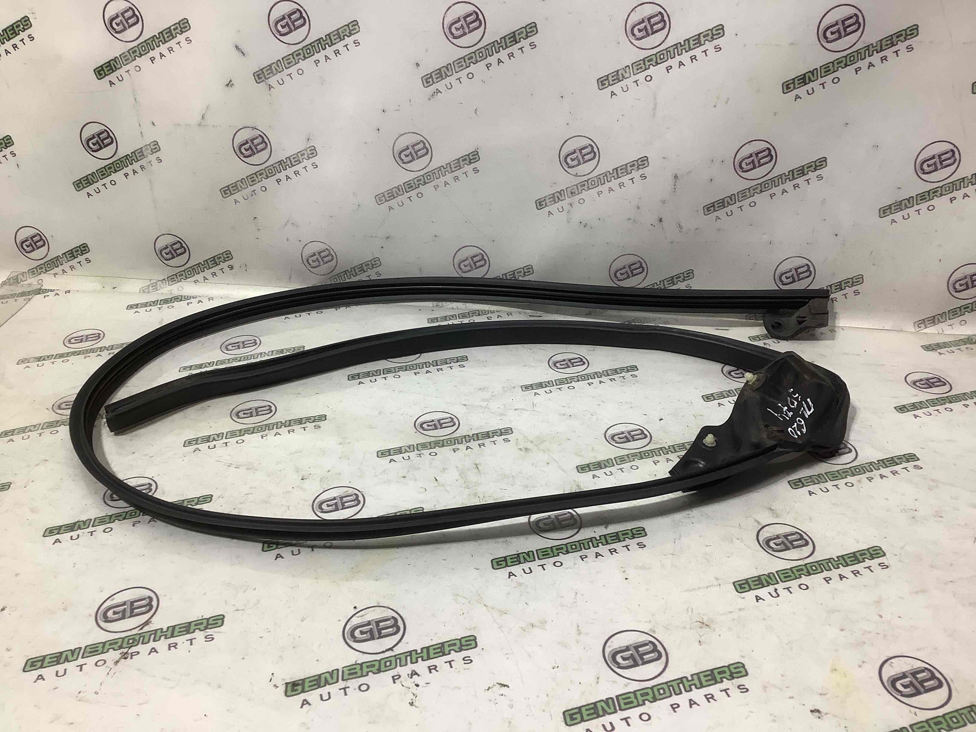 Ущільнювач скла, двері