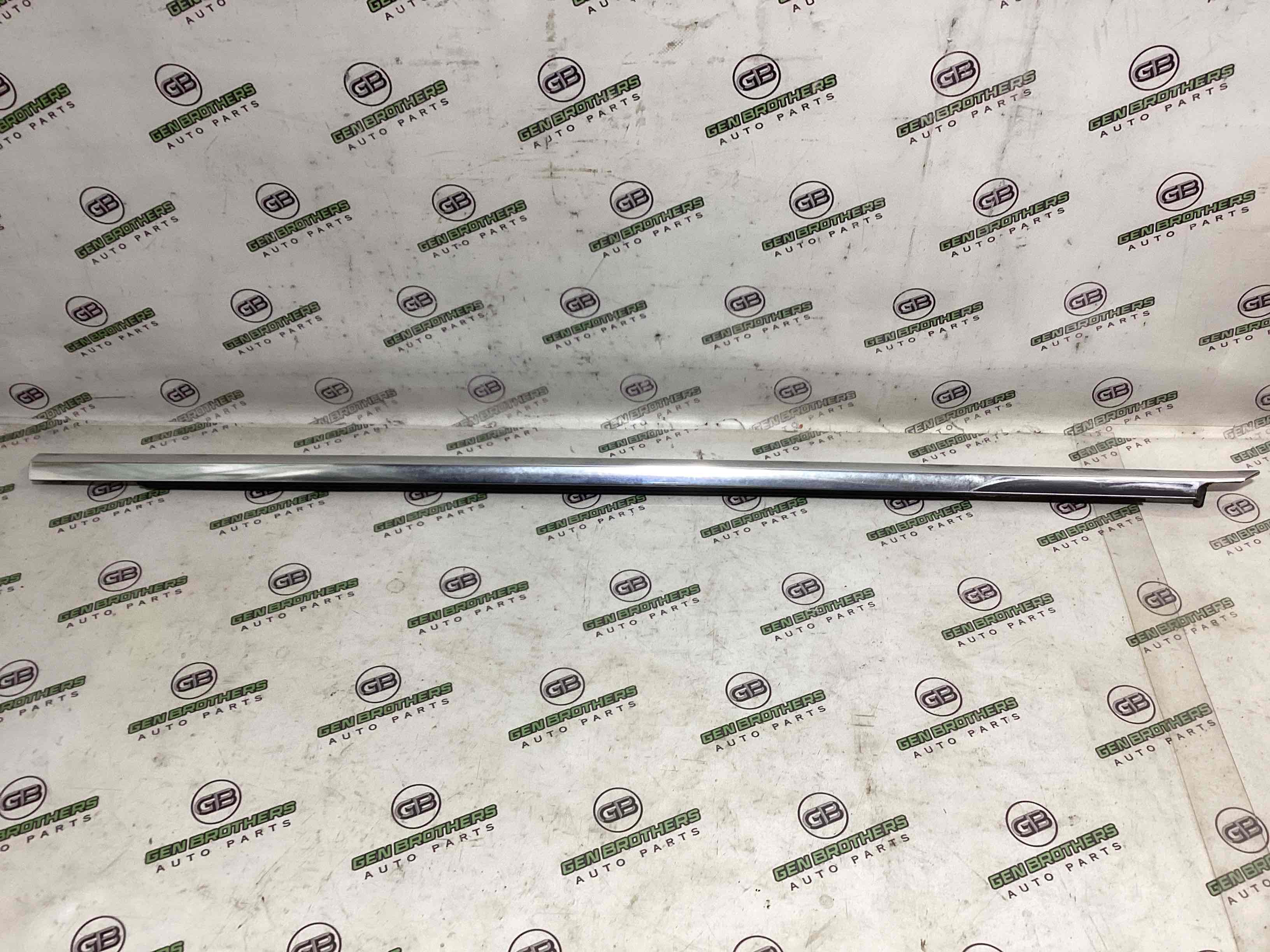 Молдинг двері передньої лівої