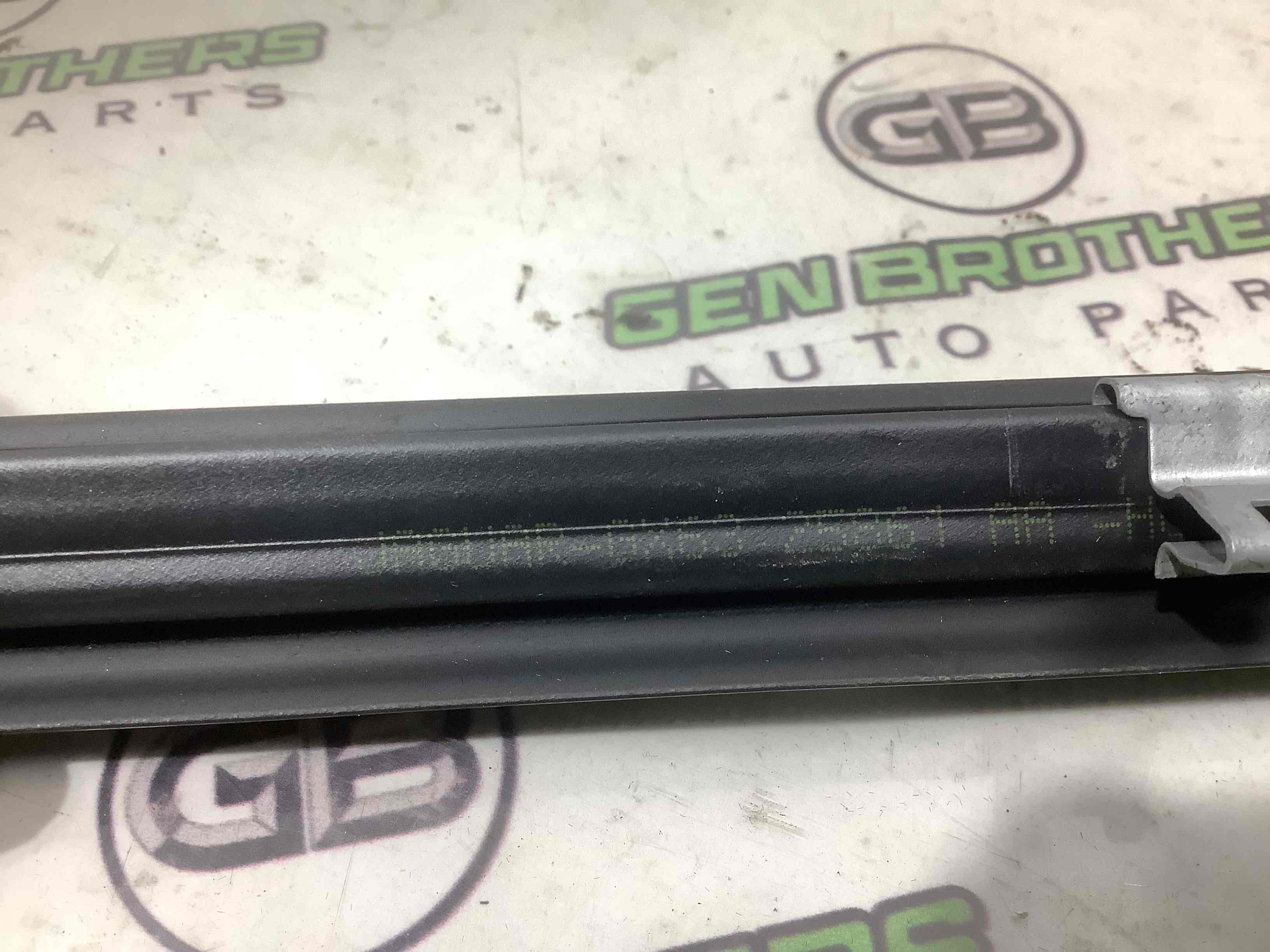 Ущільнювач скла, двері