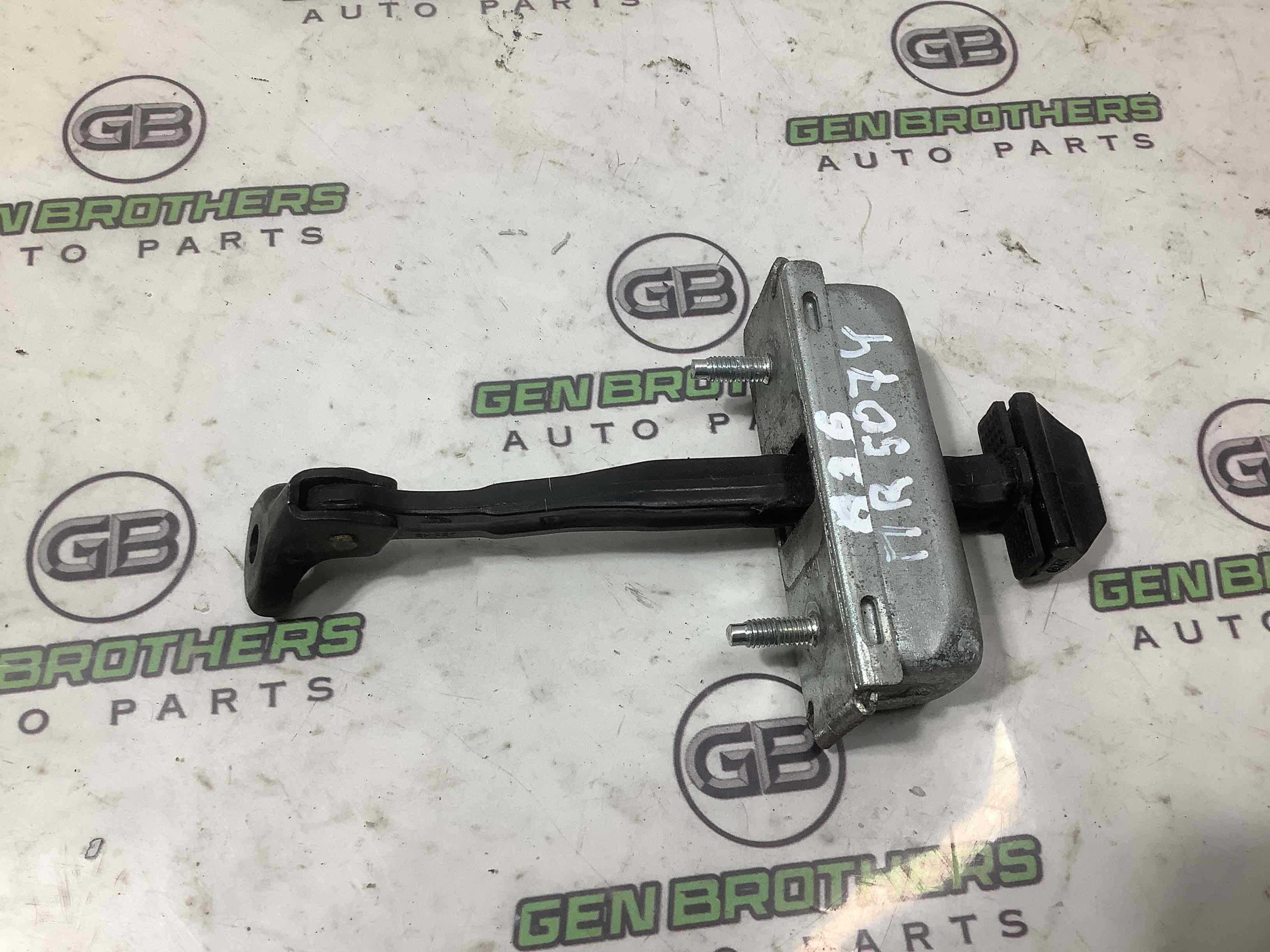 Обмежувач відчинення дверей