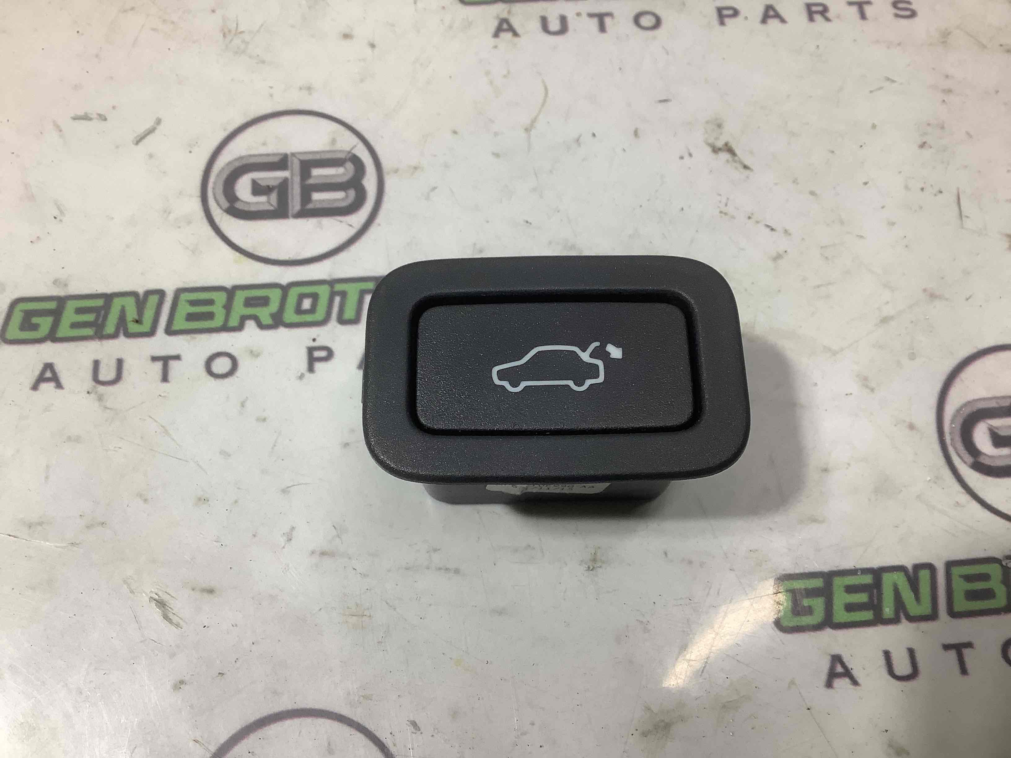 Кнопка відкриття багажника