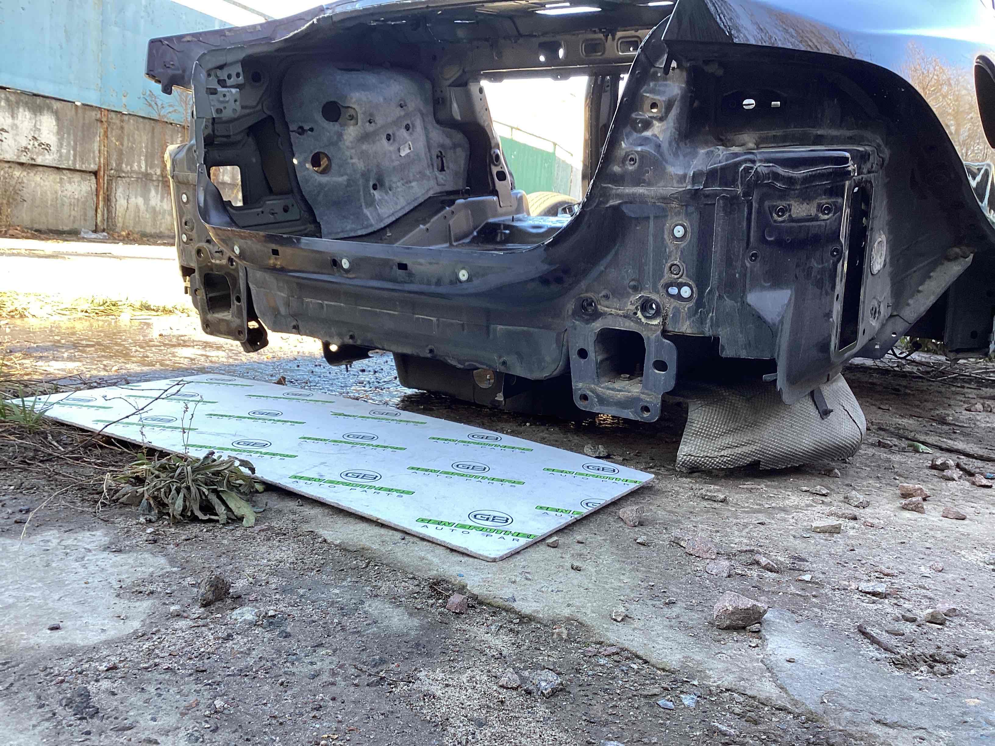 Задня панель