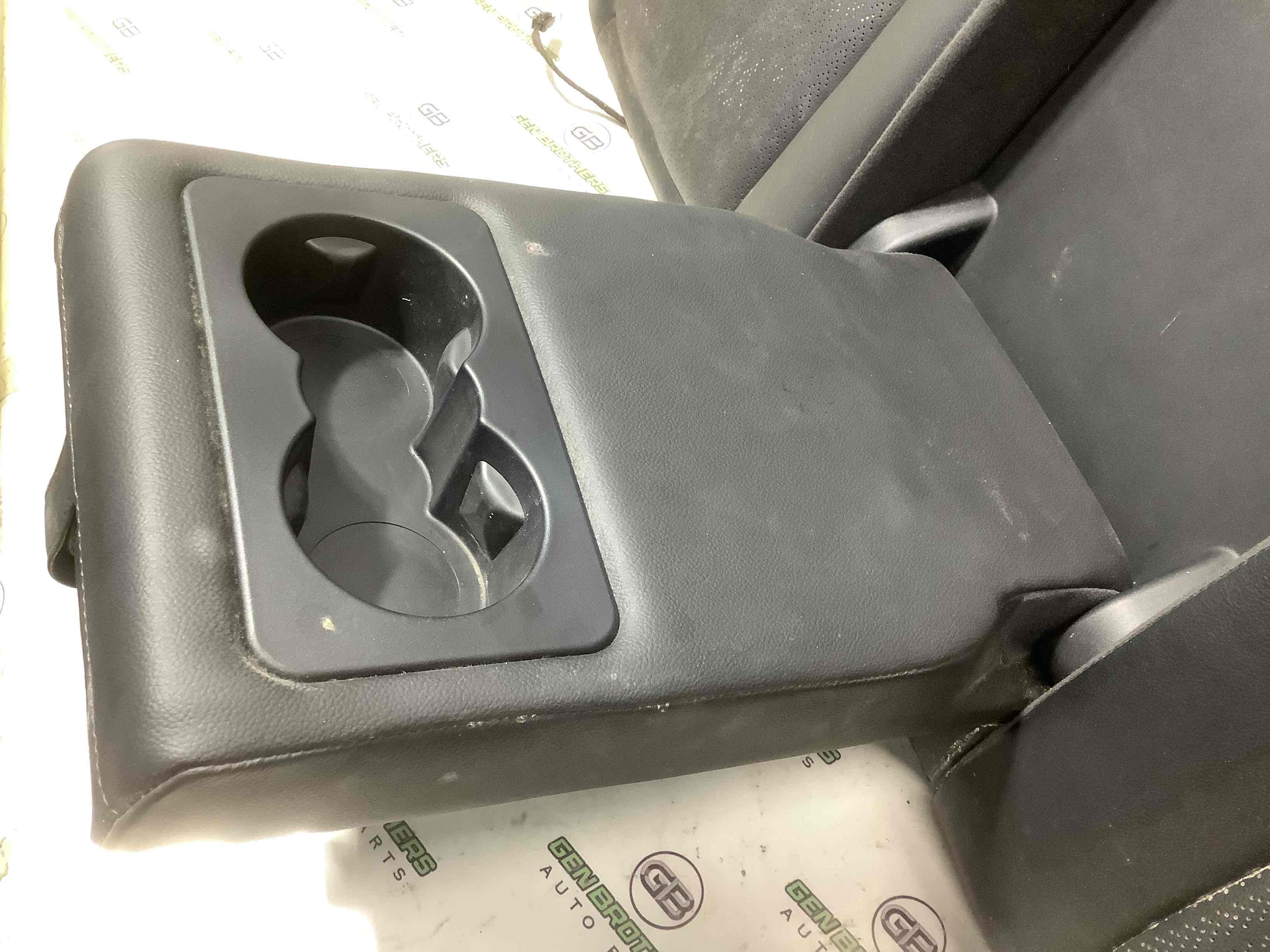 Задній ряд сидінь