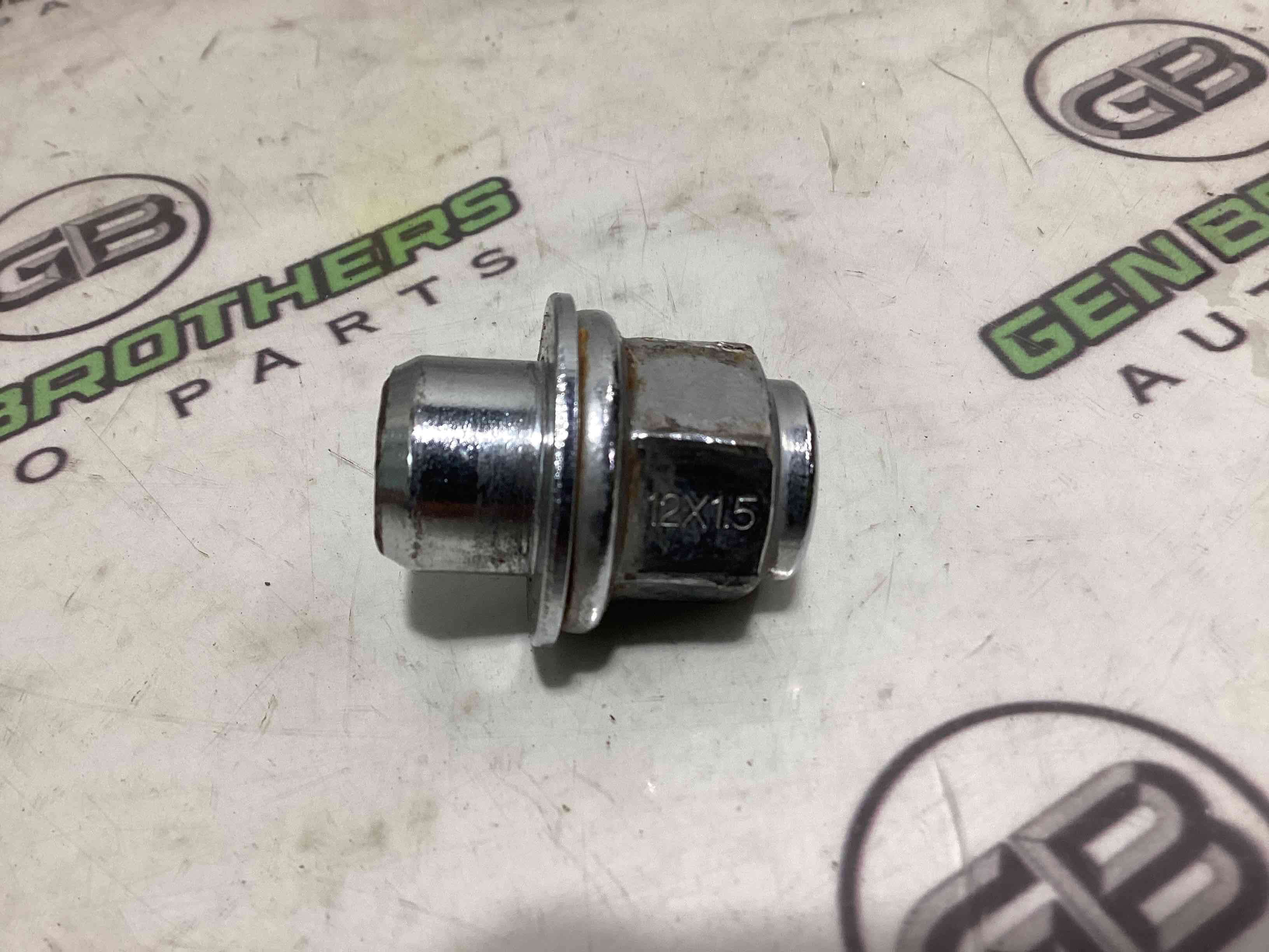 Колісні болти, гайки