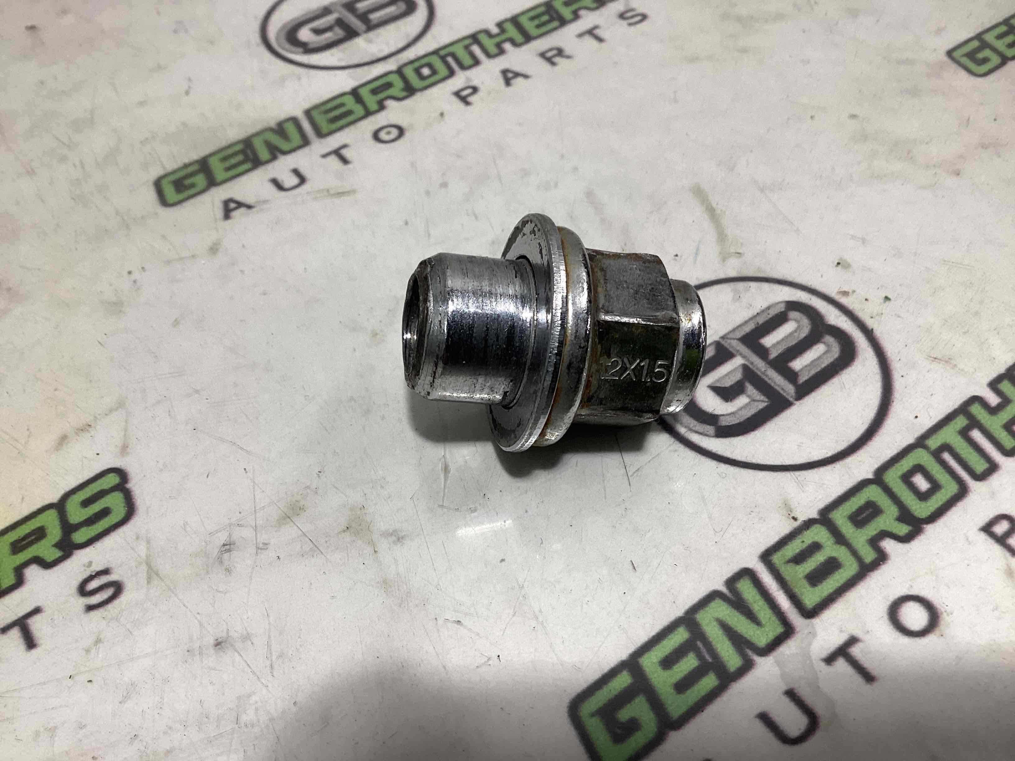 Колісні болти, гайки