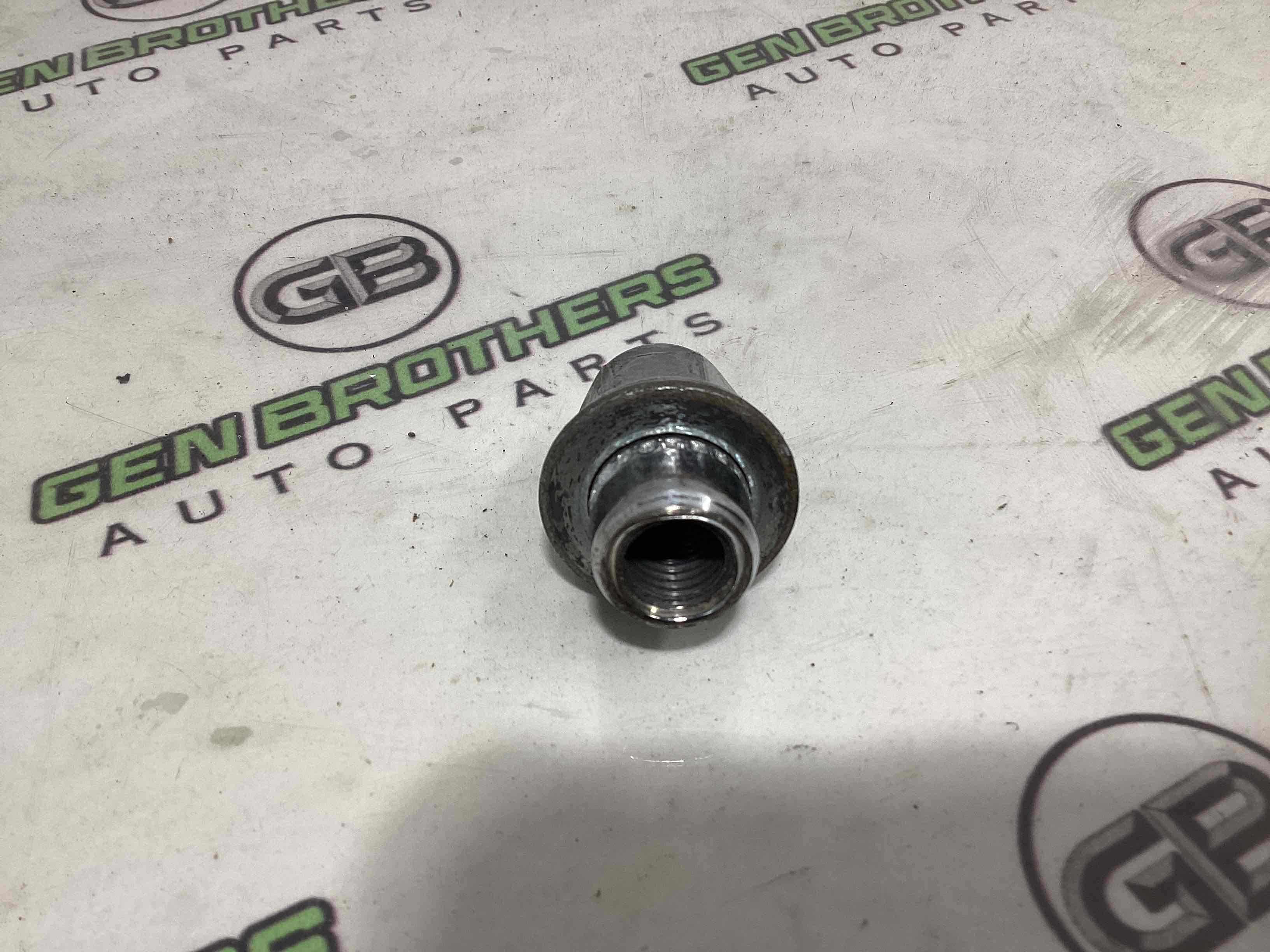 Колісні болти, гайки