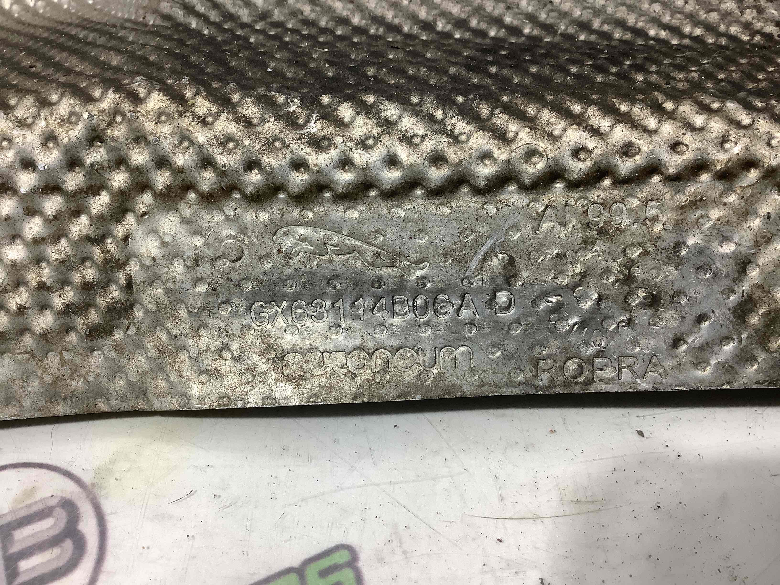 Теплоекран, пластикові ізолятори