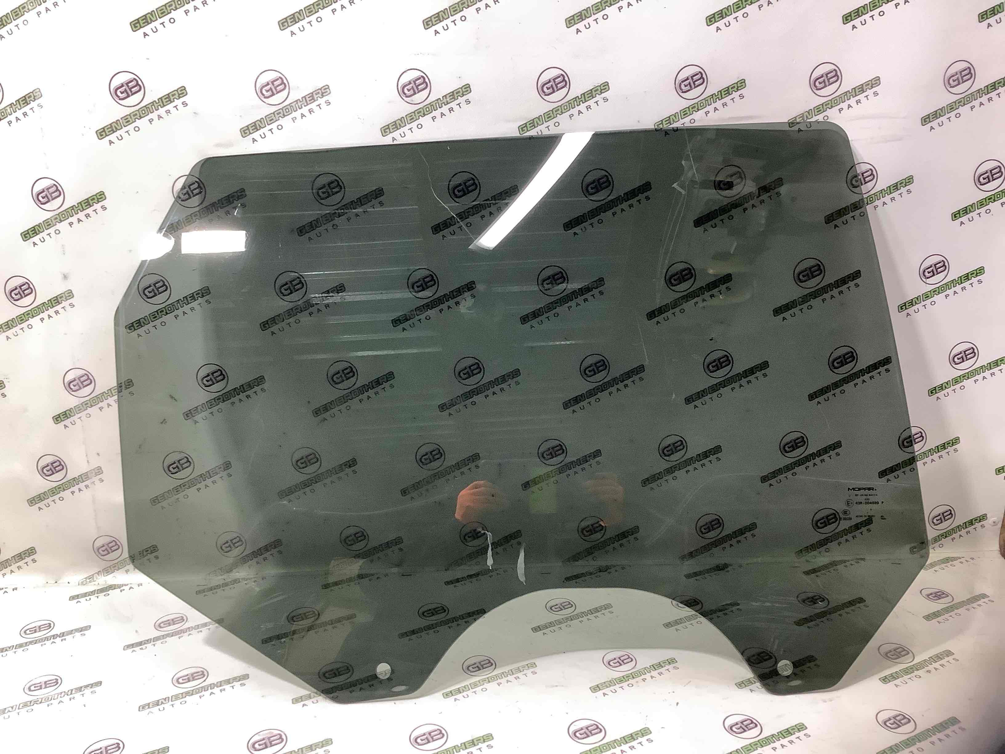 Стекло заднее правое