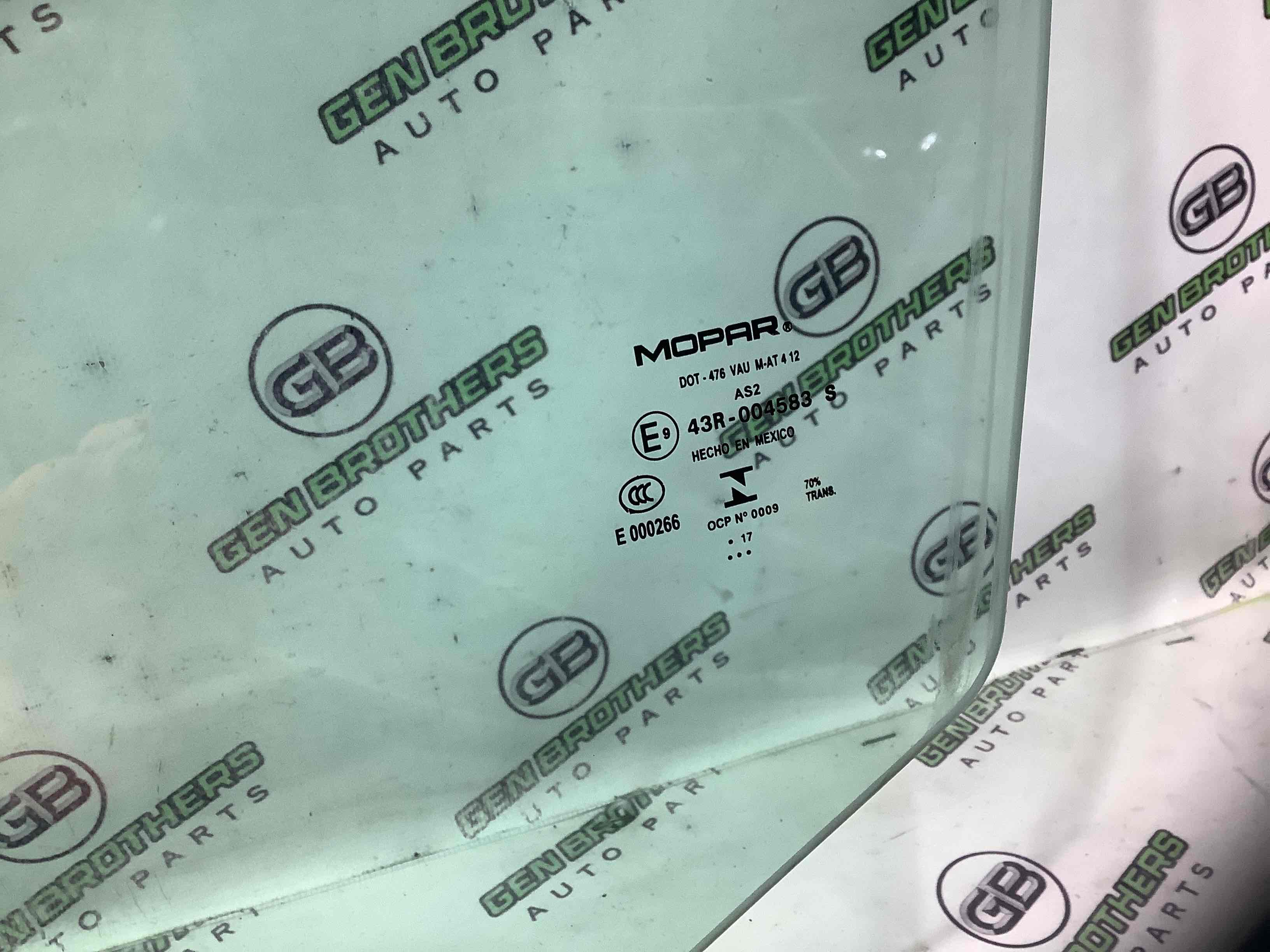 Стекло переднее левое