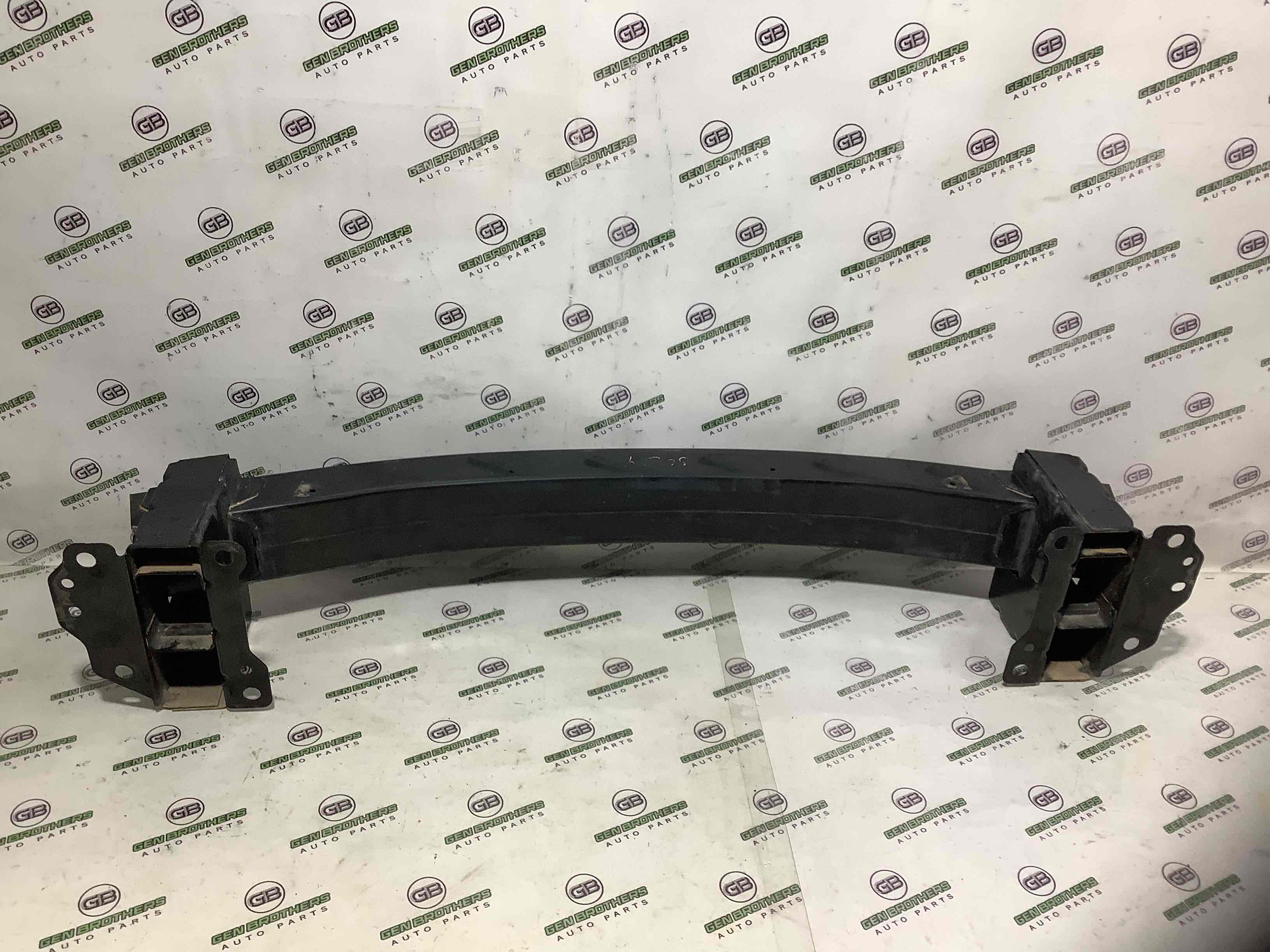 Усилитель бампера переднего