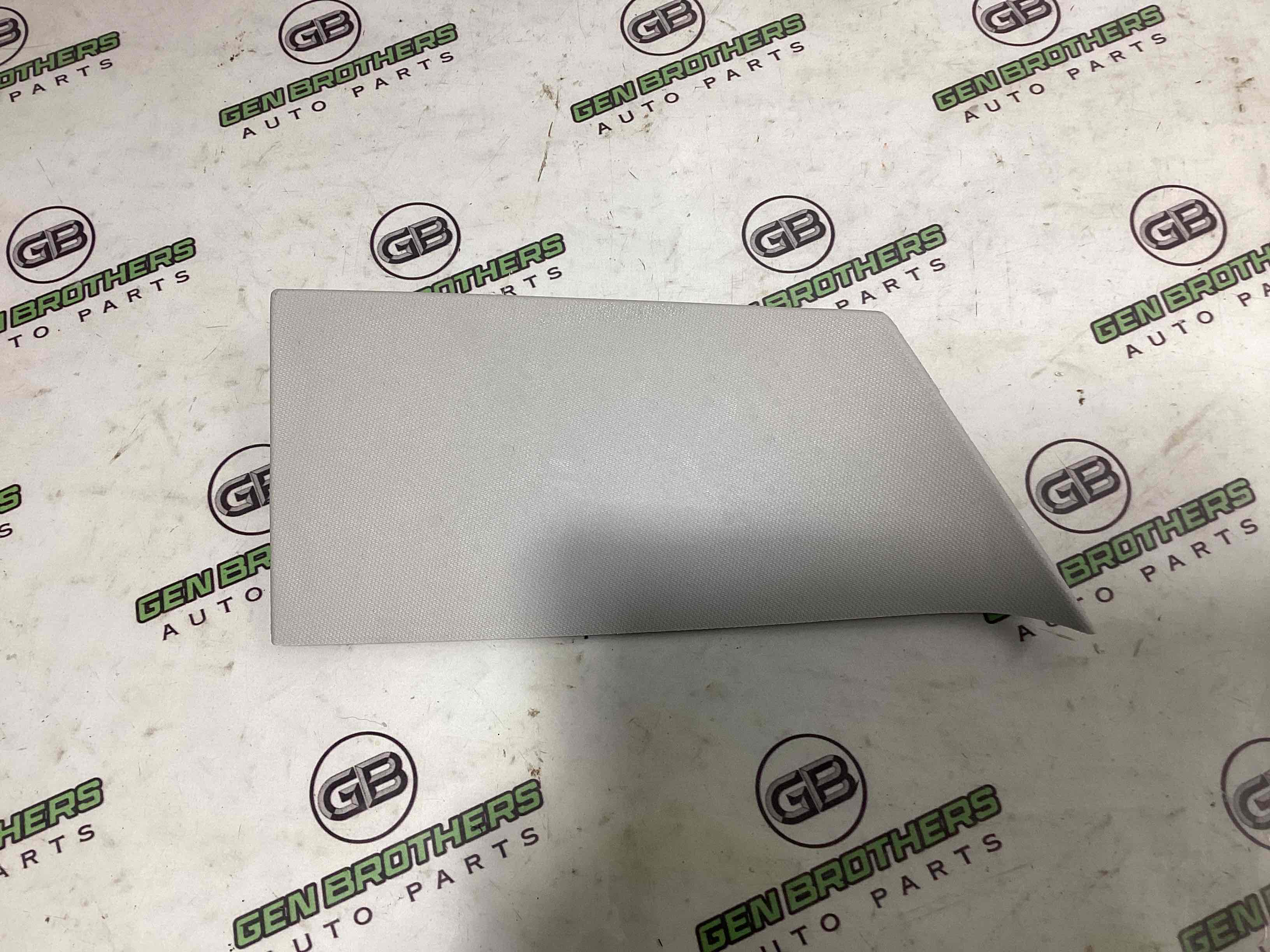 Обшивка крышки багажника